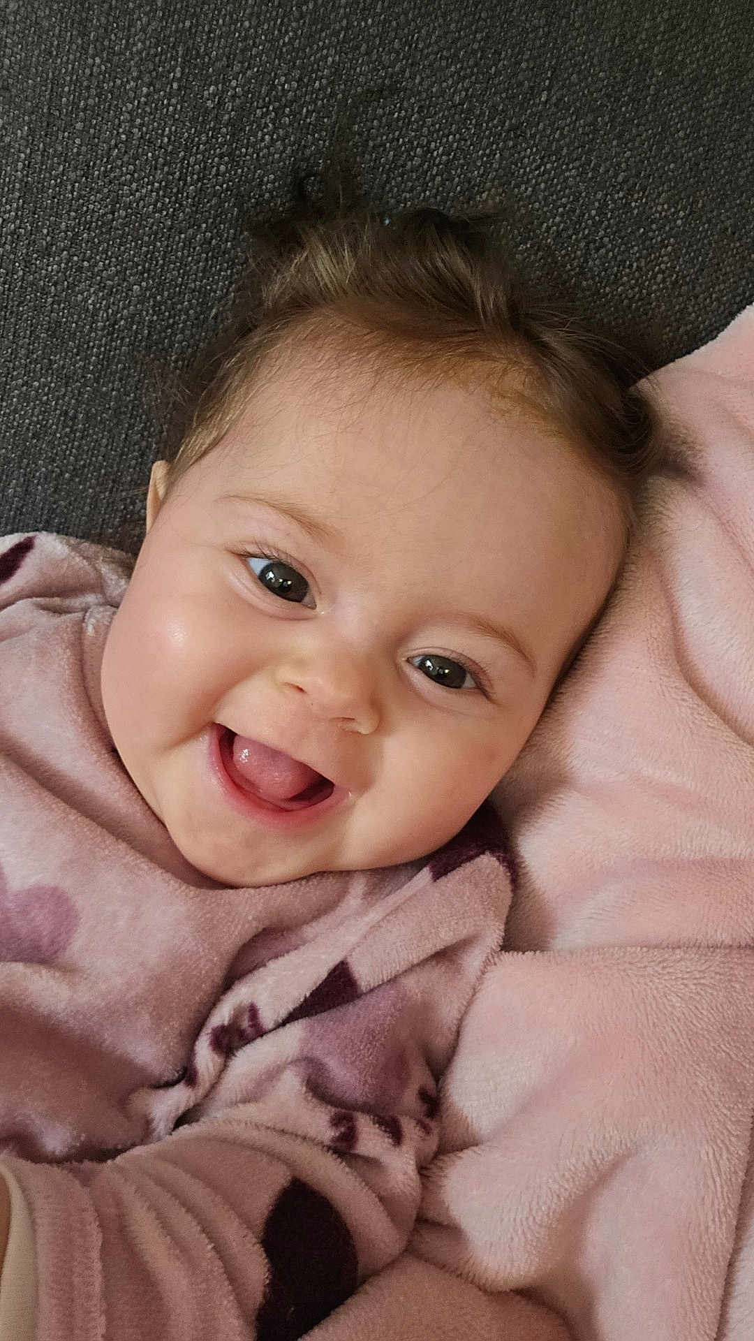 Luna participe au concours pour gagner de l'argent avec cette photo : baby, smiling, face, eyes, blanket, clothing, pink, purple, happy, infant, cute, portrait, child, cozy, soft, closeup, young, cheerful, warm, indoors