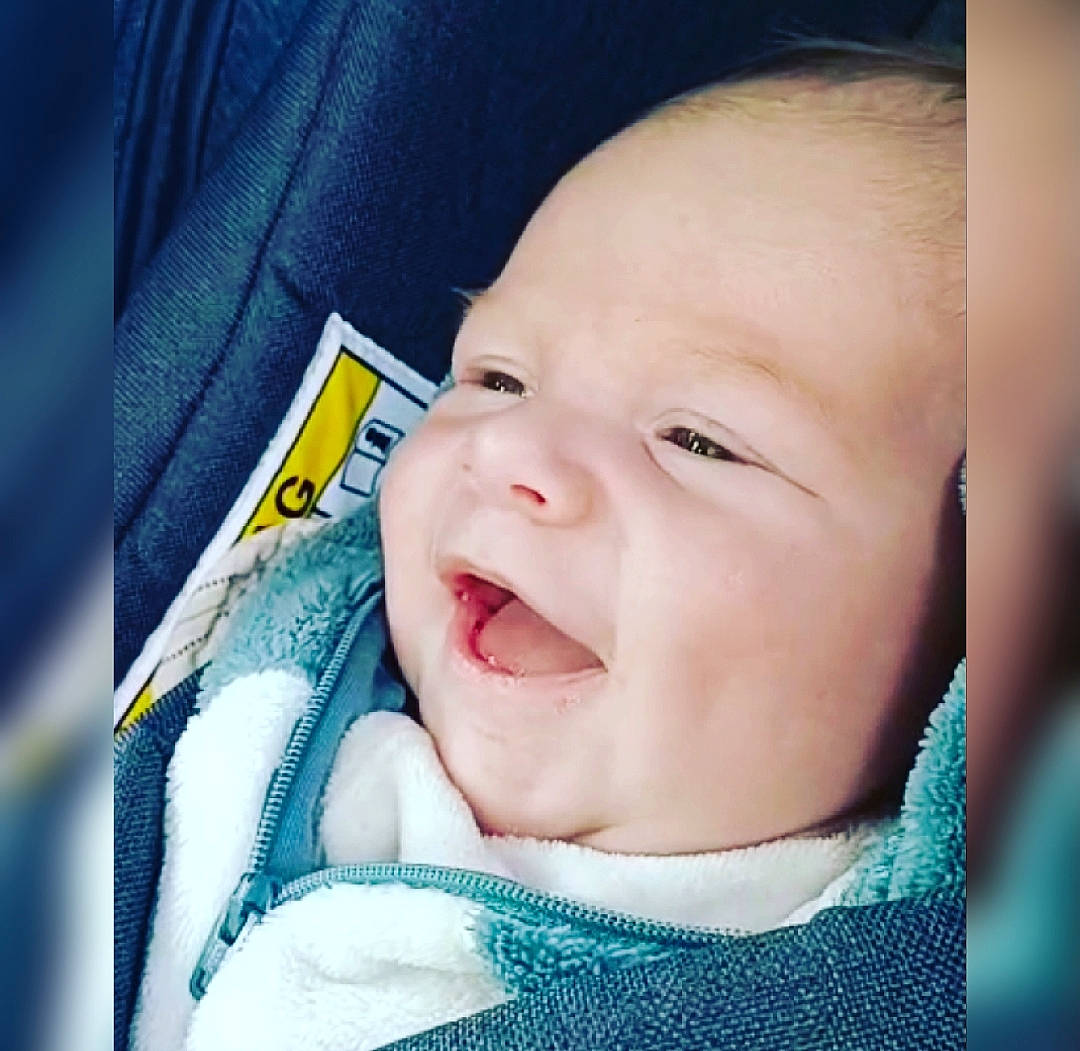 Diego a rejoint le concours — aidez-le/la à gagner de superbes lots ! azure, baby, baby_products, baby_toddler_clothing, cheek, child, close_up, cool, electric_blue, eyebrow, eyelash, fashion_accessory, flash_photography, fun, happy, iris, person, product, smile, textile