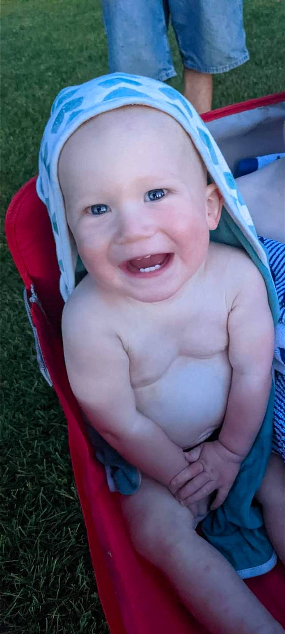 Jaylon is registered to the contest to win money with this photo: baby, blue, cap, cheek, chin, eye, eyebrow, facial_expression, finger, gesture, hand, happy, iris, joy, lip, mouth, nose, person, pink, skin