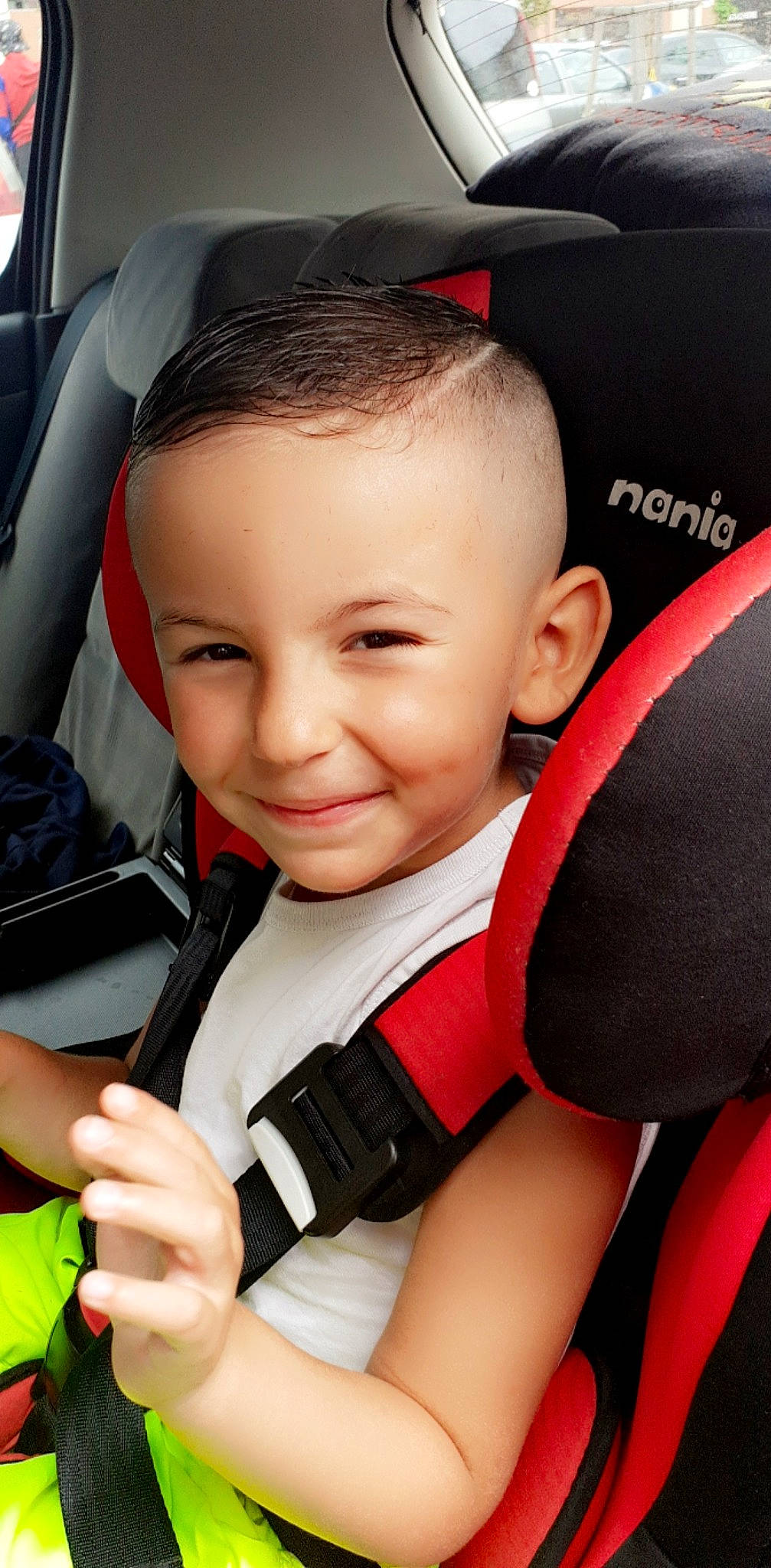 Farel a rejoint le concours — aidez-le/la à gagner de superbes lots ! auto_part, baby, baby_carriage, baby_products, baby_toddler_clothing, blond, car_seat, cheek, child, chin, comfort, facial_expression, flash_photography, fun, happy, joy, person, seat_belt, skin, smile