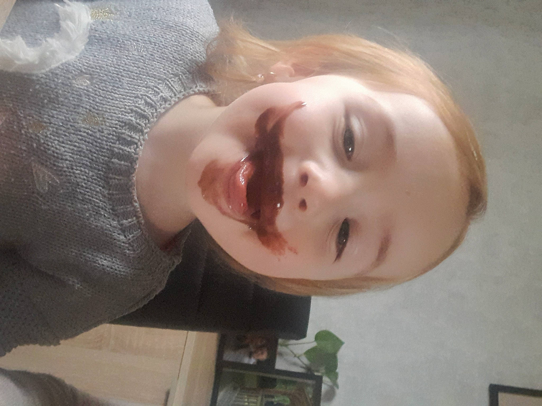 Julia participe au concours pour gagner de l'argent avec cette photo : art, blond, cheek, ear, eyebrow, eyelash, flash_photography, forehead, fun, happy, iris, jaw, lip, mouth, neck, nose, paint, person, skin, smile