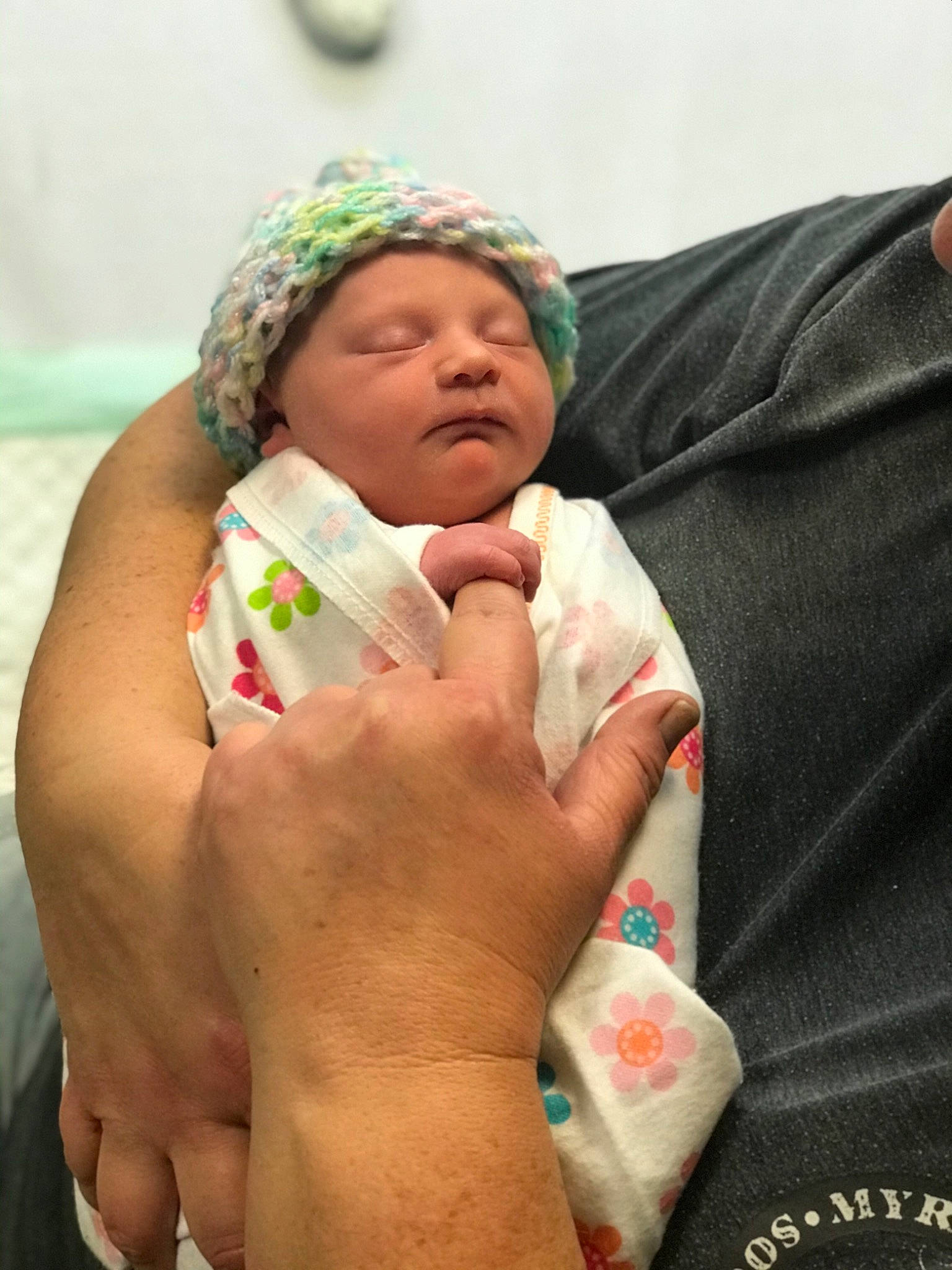 August Kinley is registered to the contest to win money with this photo: arm, baby, child, finger, hand, headwear, nail, person, skin