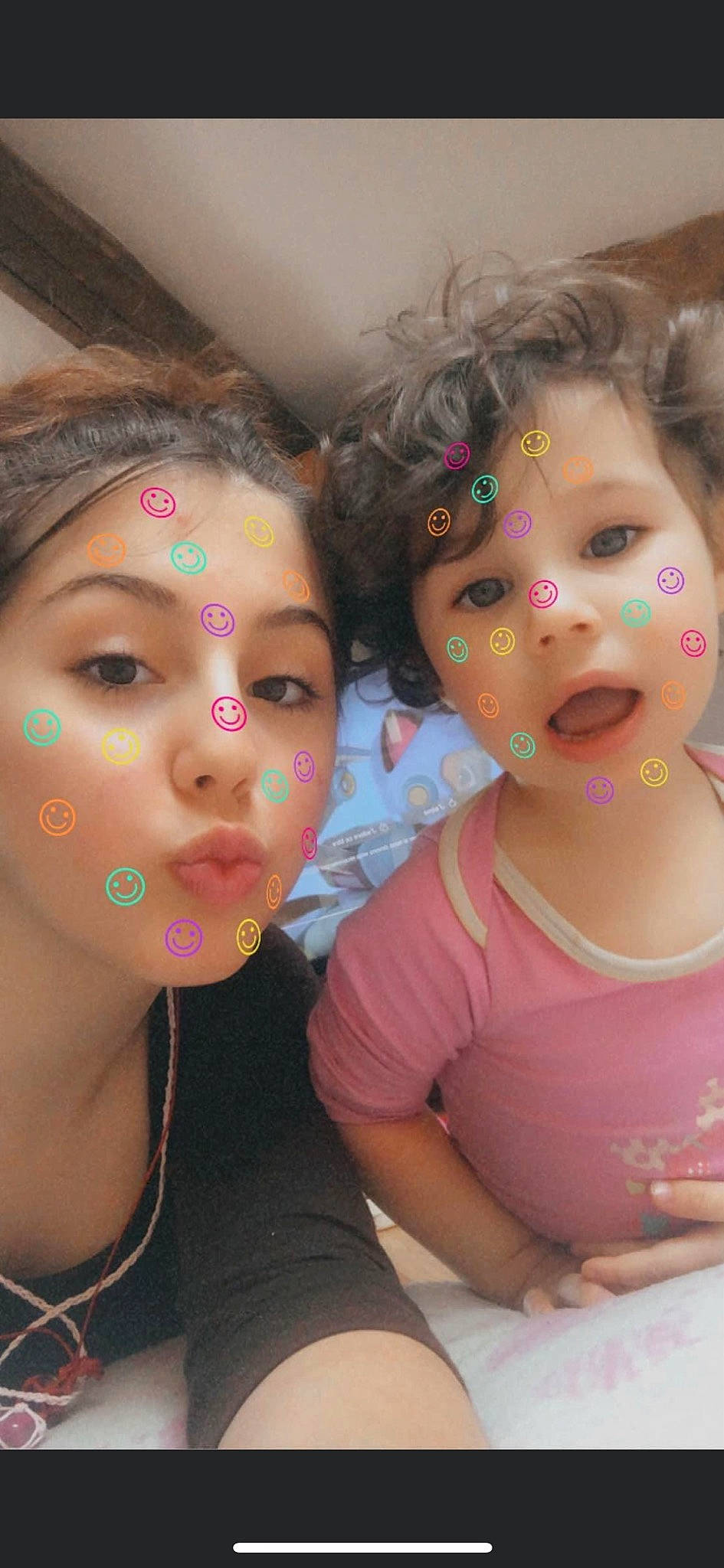 Chelssy participe au concours pour gagner de l'argent avec cette photo : cheek, chin, cool, ear, eye, eyebrow, eyelash, face, forehead, hairstyle, happy, human, iris, lip, mouth, neck, nose, organ, person, pink