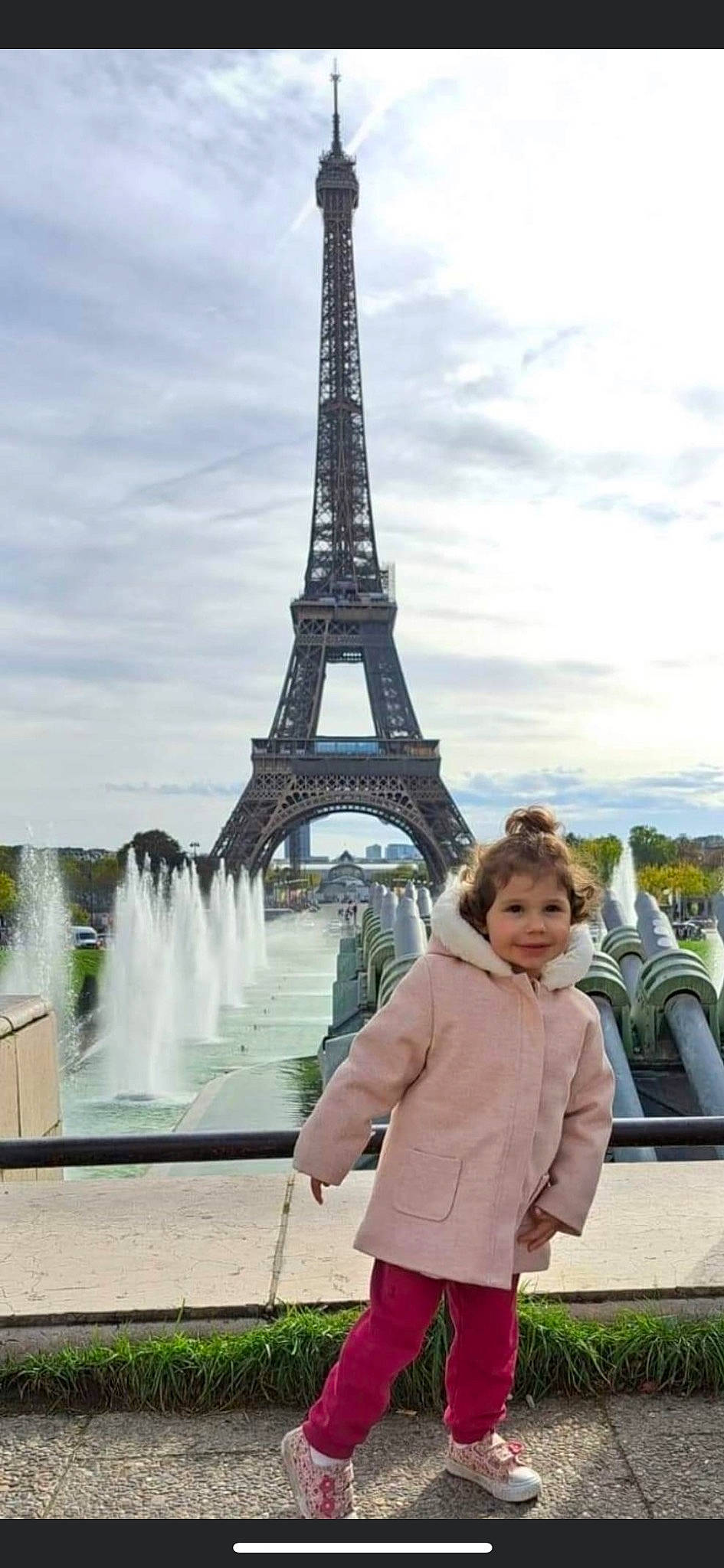 Chelssy a rejoint le concours — aidez-le/la à gagner de superbes lots ! beauty, city, cloud, event, fountain, fun, grass, green, happy, joy, leisure, monument, person, sky, smile, spire, toddler, tourism, tower, travel