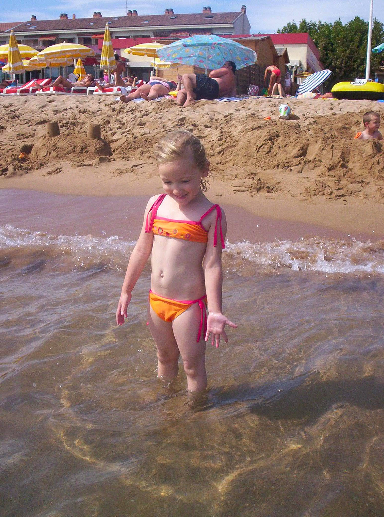 Léa participe au concours pour gagner de l'argent avec cette photo : beach, brassiere, event, fun, joy, leg, leisure, lingerie, people_on_beach, person, sand, shore, sky, swimsuit_bottom, swimsuit_top, swimwear, thigh, toddler, travel, undergarment