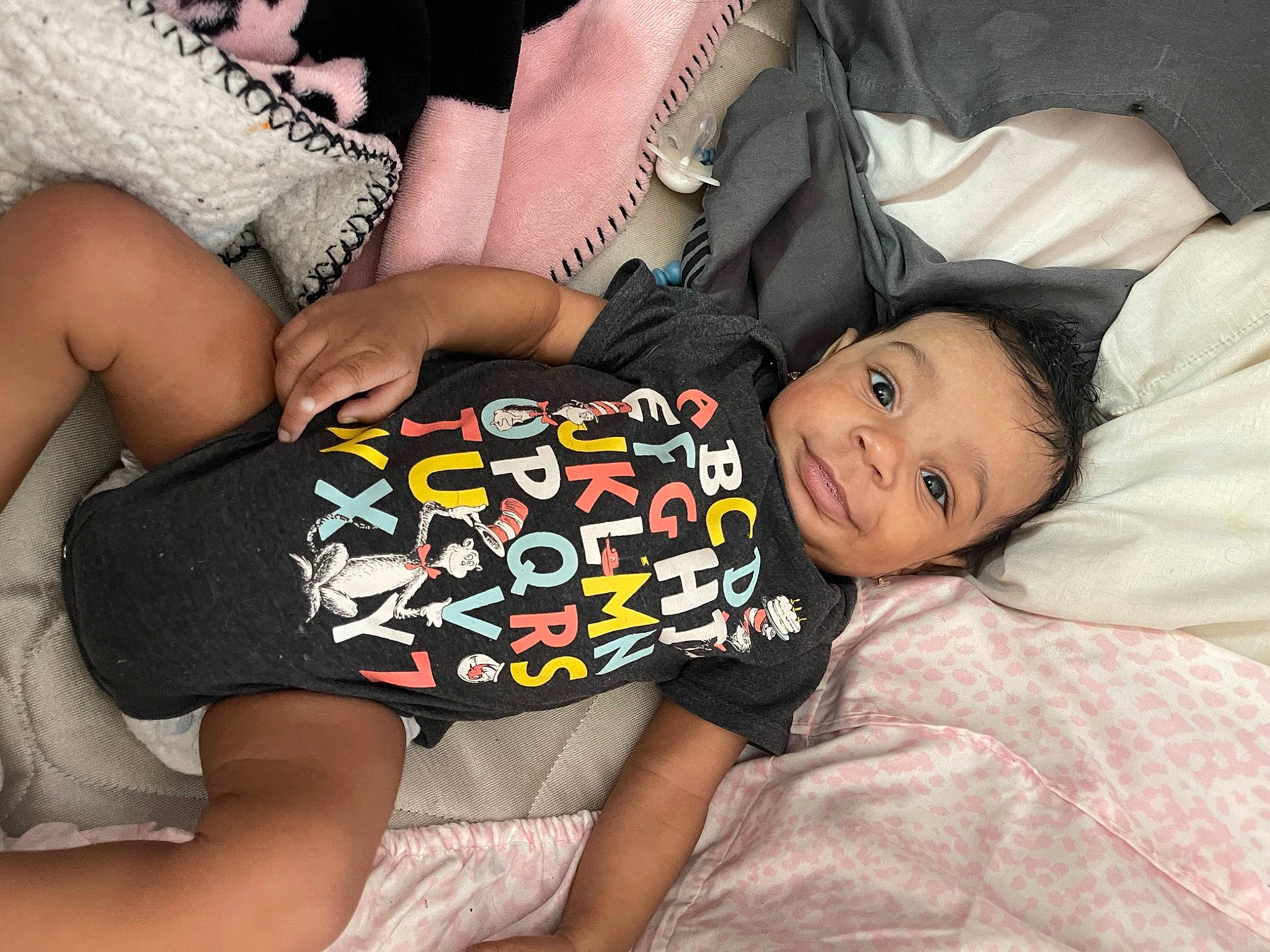 Giovanni is registered to the contest to win money with this photo: black_hair, comfort, cool, facial_expression, finger, fun, hair, happy, head, human, human_body, joint, lap, leg, mouth, muscle, person, skin, smile, textile