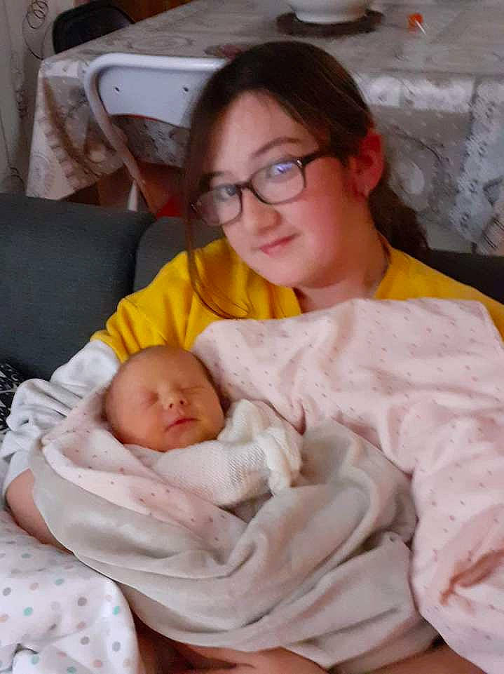 Julia a rejoint le concours — aidez-le/la à gagner de superbes lots ! abdomen, baby, baby_products, baby_toddler_clothing, bedtime, cheek, child, chin, comfort, event, face, glasses, linens, person, room, sitting, skin, sleep, smile, toddler