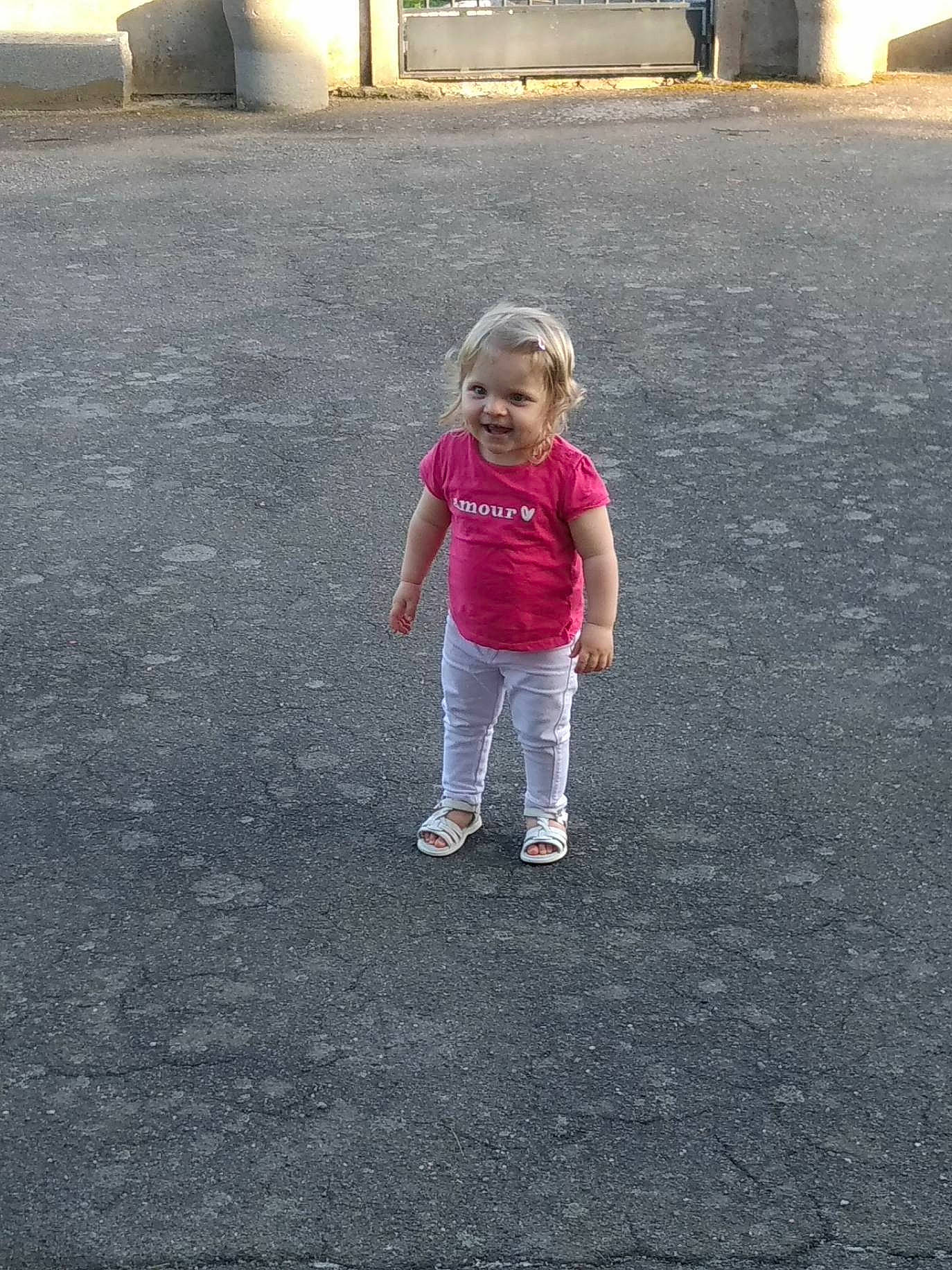 Louanne participe au concours pour gagner de l'argent avec cette photo : asphalt, child, fun, joy, person, photography, pink, play, road_surface, standing, summer, toddler, tree, vacation, walking