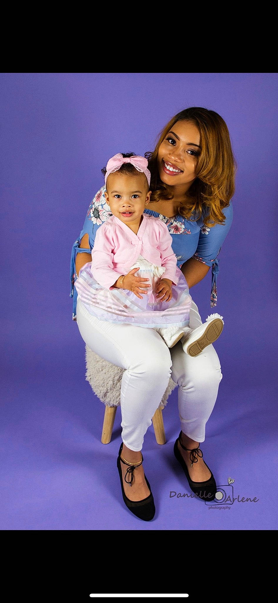 Ariah is registered to the contest to win money with this photo: arm, electric_blue, entertainment, event, face, flash_photography, footwear, fun, gesture, hair, happy, head, joy, leg, person, purple, sandal, shoe, sleeve, smile