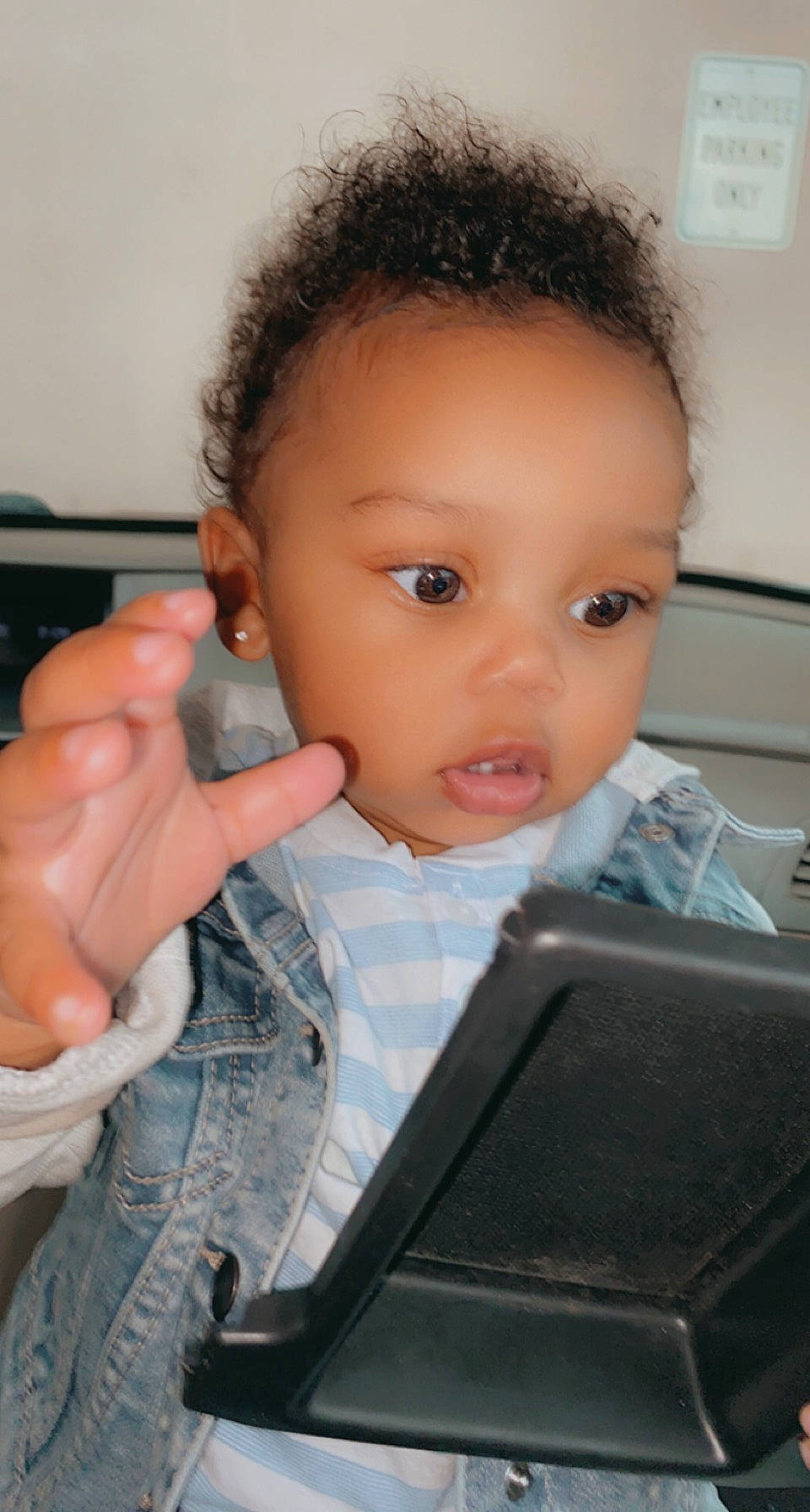 Liam is registered to the contest to win money with this photo: beauty, cheek, chin, ear, eye, eyebrow, eyelash, finger, forehead, gesture, human_body, iris, lip, mouth, nose, organ, person, skin, sleeve, thumb