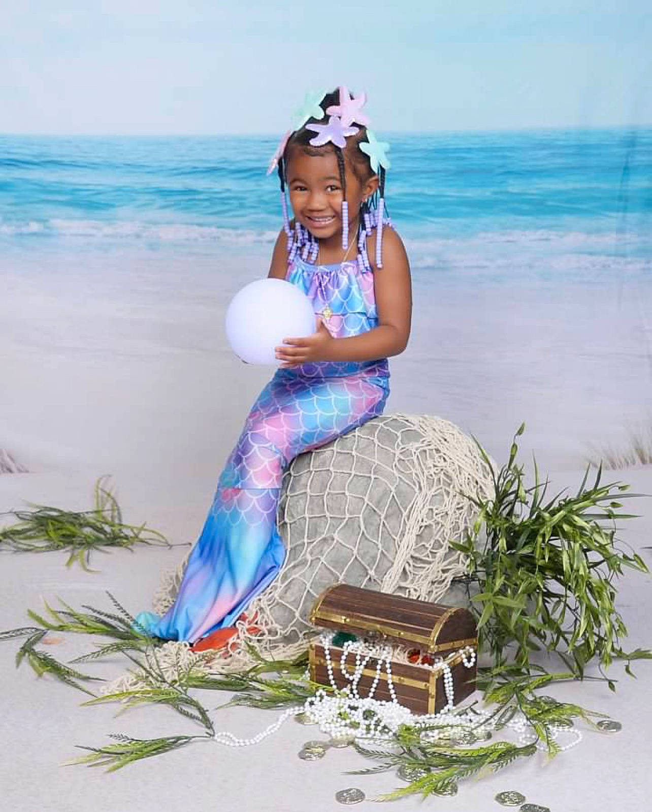 Meirah is registered to the contest to win money with this photo: balloon, beach, beauty, electric_blue, flash_photography, fun, happy, joy, leisure, outdoor_furniture, people_in_nature, people_on_beach, person, plant, sand, sandal, shore, sky, thigh, travel
