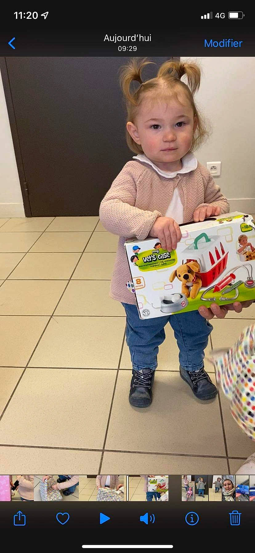 Livia participe au concours pour gagner de l'argent avec cette photo : baby, baby_products, baby_toddler_clothing, child, design, flooring, fun, happy, person, photography, play, room, shelf, sitting, sleeve, stuffed_toy, t_shirt, tile_flooring, toddler, toy