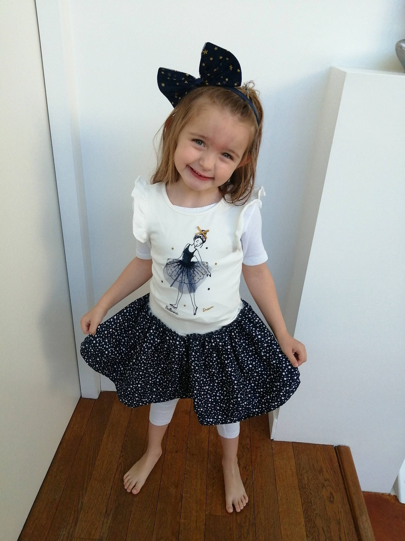 Maeva a rejoint le concours — aidez-le/la à gagner de superbes lots ! abdomen, baby_toddler_clothing, child, child_model, clothing, costume, design, dress, joy, one_piece_garment, pattern, person, polka_dot, product, sleeve, t_shirt, toddler, trunk, waist, white