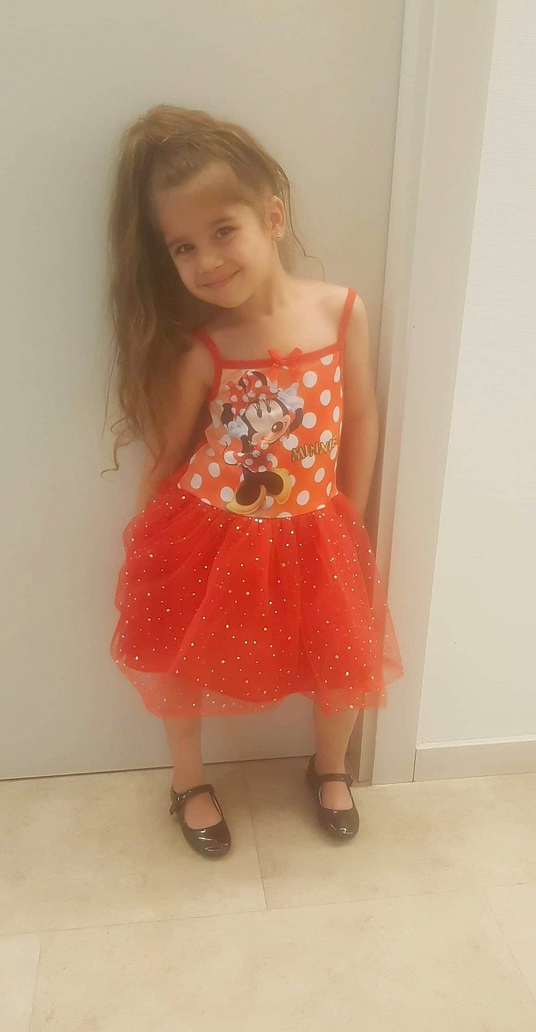 Tanya a rejoint le concours — aidez-le/la à gagner de superbes lots ! child, child_model, clothing, costume, day_dress, design, dress, fawn, joy, one_piece_garment, orange, pattern, peach, person, pink, polka_dot, toddler, yellow