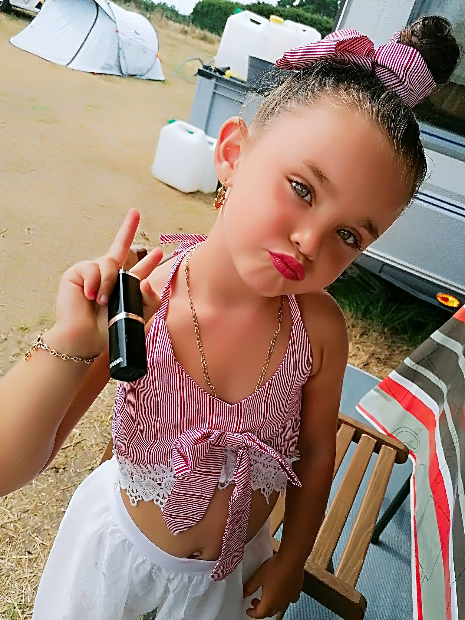 Kourtney participe au concours pour gagner de l'argent avec cette photo : blond, child, ear, eyelash, fashion_accessory, hair, hairstyle, lip, long_hair, neck, person, photography, pink, style, summer, textile