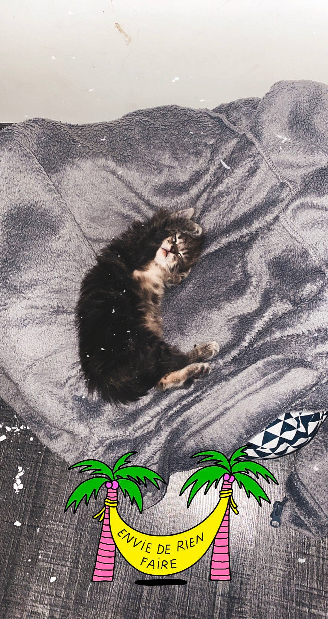 Tokyo a rejoint le concours — aidez-le/la à gagner de superbes lots ! art, drawing, fictional_character, font, fur, graphics, grass, illustration, organism, painting, pattern, plant, printmaking, shadow, sleeve, soil, t_shirt, top, tree, visual_arts