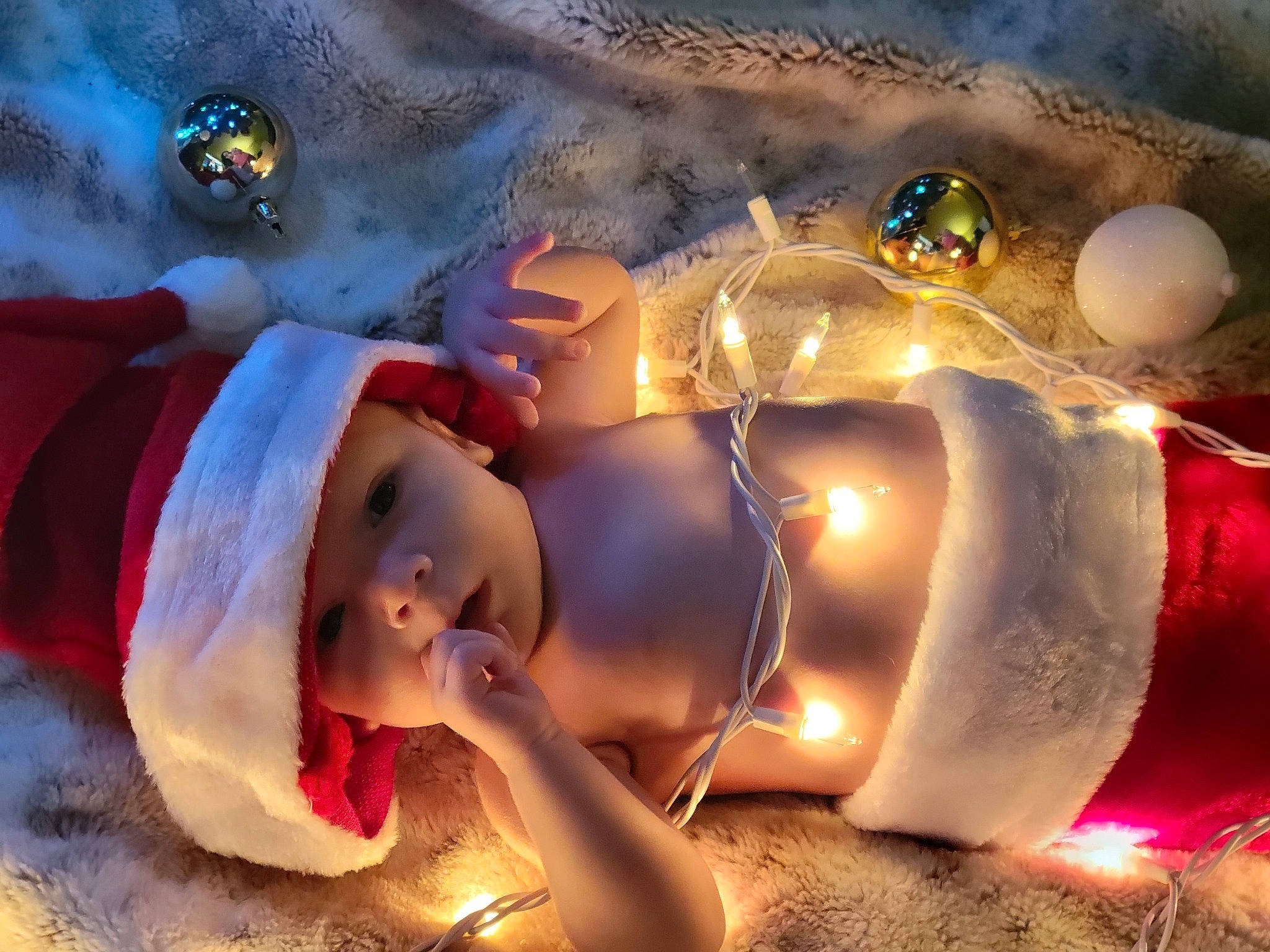 Nixon is registered to the contest to win money with this photo: art, baby, beauty, cg_artwork, christmas, christmas_decoration, christmas_eve, christmas_lights, christmas_ornament, event, fictional_character, fun, happy, headwear, holiday, holiday_ornament, interior_design, light, ornament, person