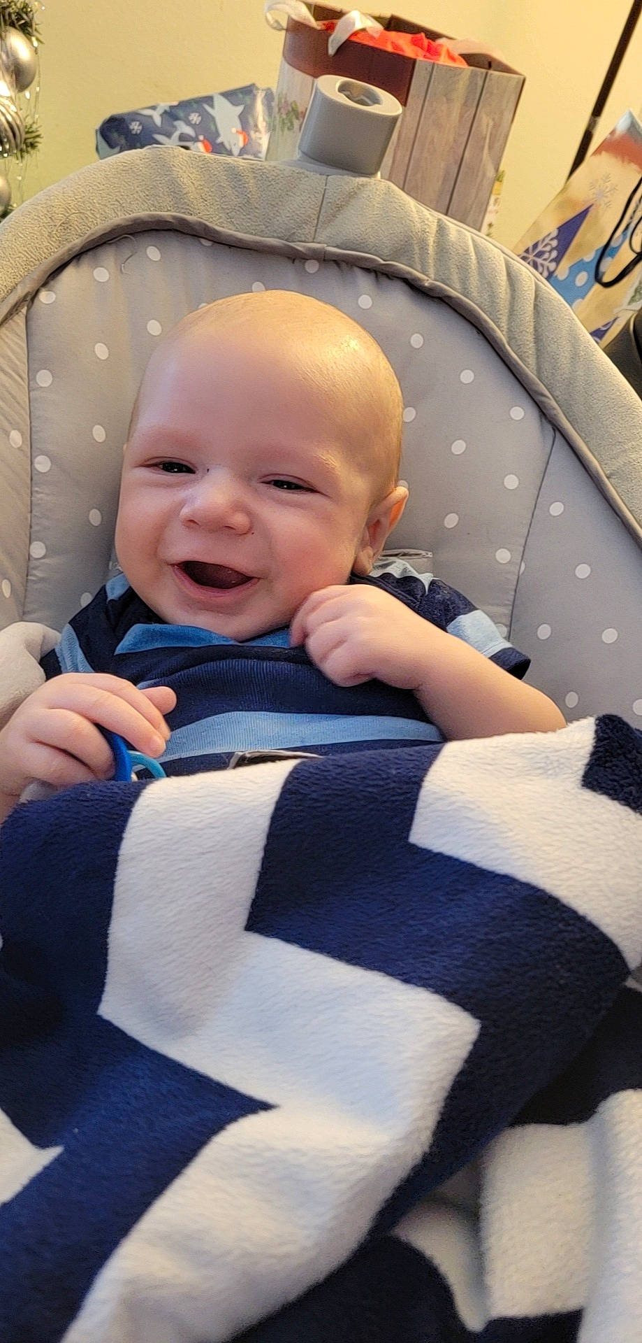 Nixon is registered to the contest to win money with this photo: baby, baby_in_car_seat, baby_products, baby_safety, baby_toddler_clothing, car_seat, cheek, comfort, eye, facial_expression, finger, happy, human_body, person, product, purple, skin, smile, textile, thumb