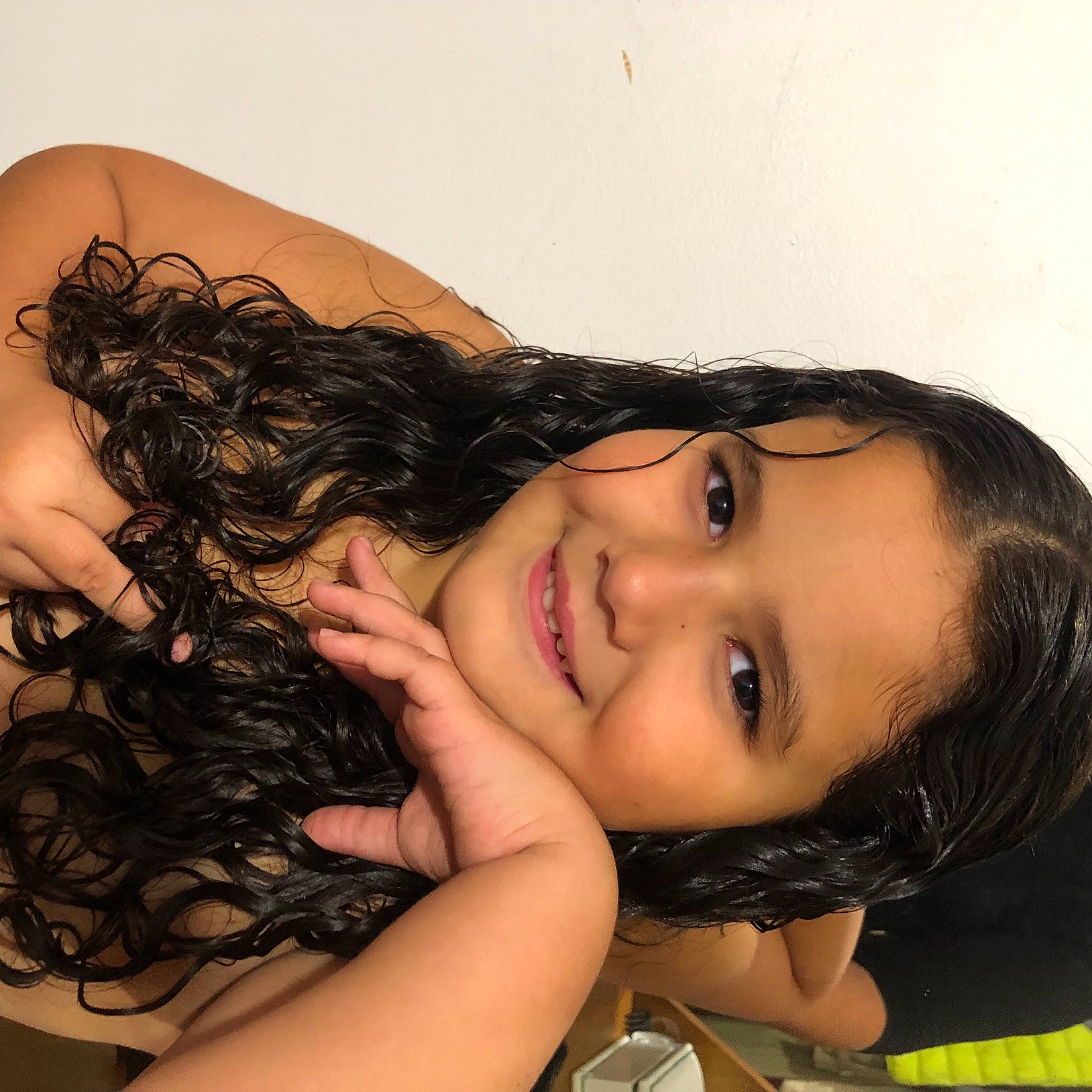 Xamira a rejoint le concours — aidez-le/la à gagner de superbes lots ! black_hair, cheek, dress, eyebrow, eyelash, flash_photography, forehead, gesture, happy, iris, jaw, joy, layered_hair, lip, lipstick, long_hair, mouth, neck, nose, person