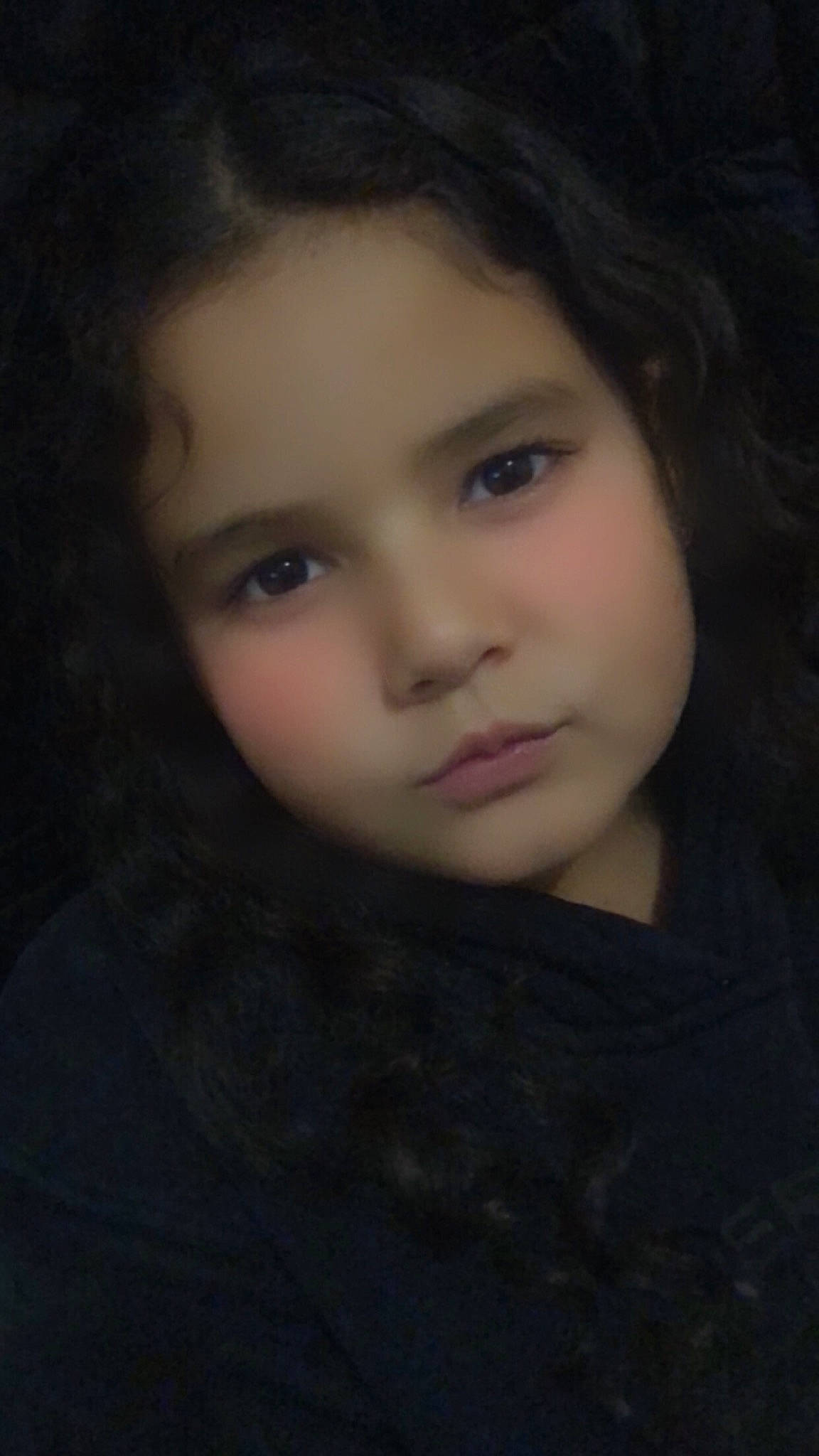 Xamira a rejoint le concours — aidez-le/la à gagner de superbes lots ! art, black_hair, brown_hair, cheek, child, chin, cloud, darkness, eyebrow, eyelash, flash_photography, iris, jaw, lip, long_hair, no_expression, nose, person, tints_and_shades, toddler