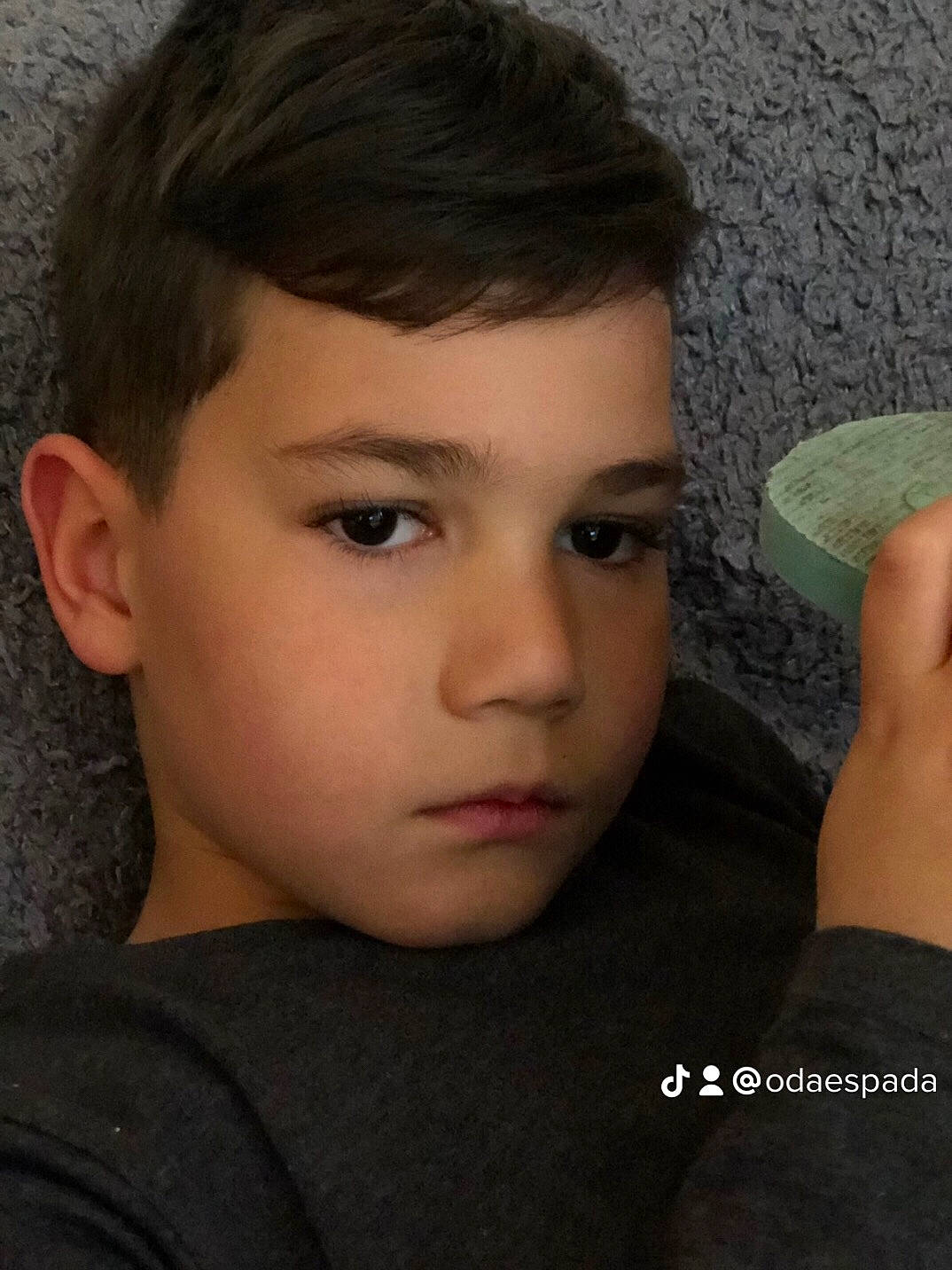 Xavier participe au concours pour gagner de l'argent avec cette photo : black_hair, cheek, chin, cool, ear, eye, eyebrow, eyelash, flash_photography, forehead, gesture, hair, hairstyle, head, iris, jaw, lip, neck, nose, person