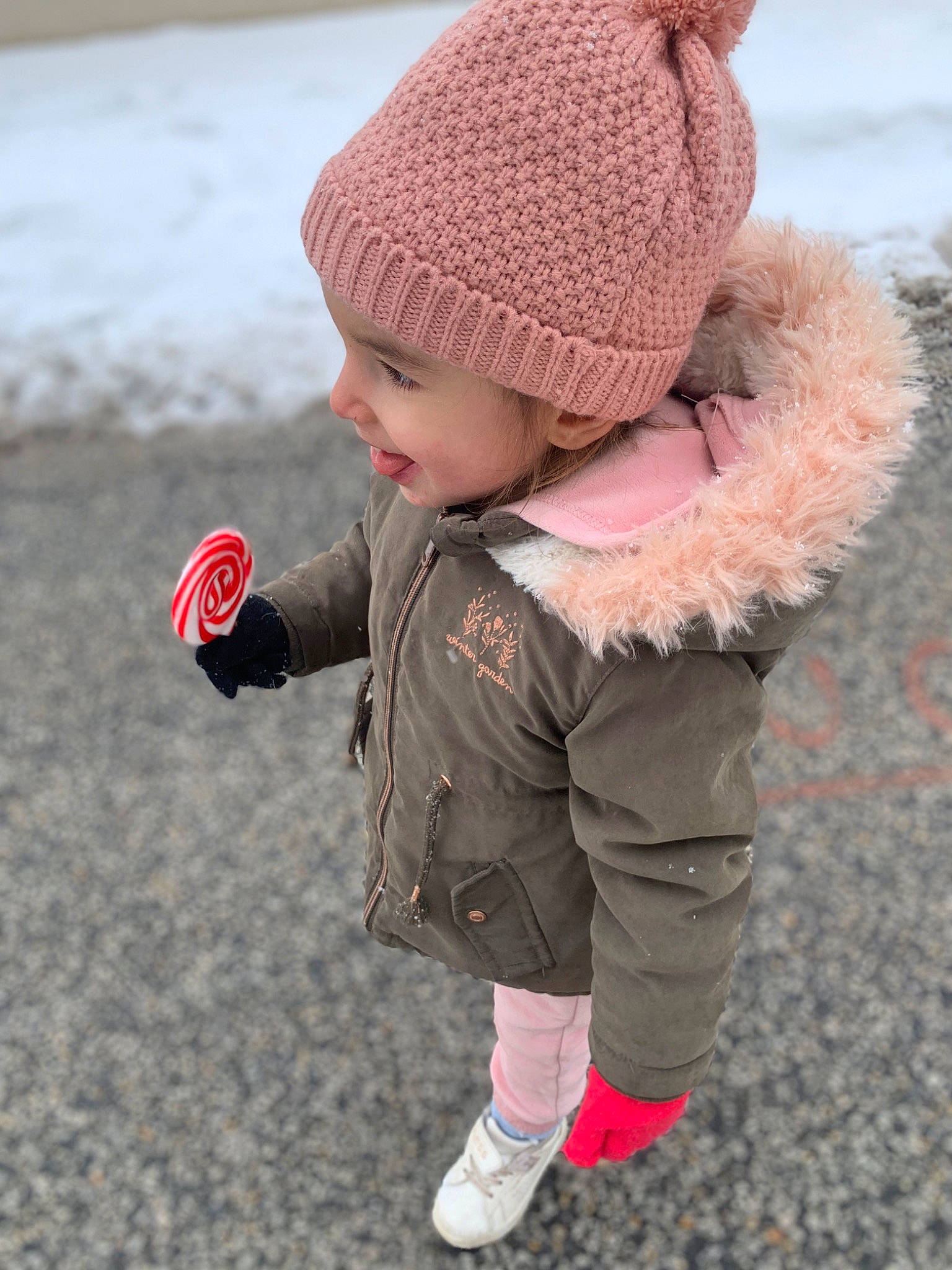 Mya participe au concours pour gagner de l'argent avec cette photo : baby, baby_toddler_clothing, cap, child, eye, face, fashion_accessory, freezing, fun, head, headgear, headwear, jacket, knit_cap, pattern, person, pink, sleeve, toddler, winter