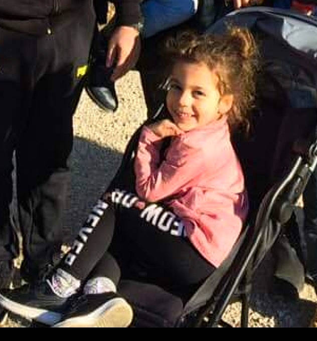 Kelya participe au concours pour gagner de l'argent avec cette photo : baby, baby_carriage, baby_products, car_seat, child, joy, person, product, seat_belt, toddler, vehicle