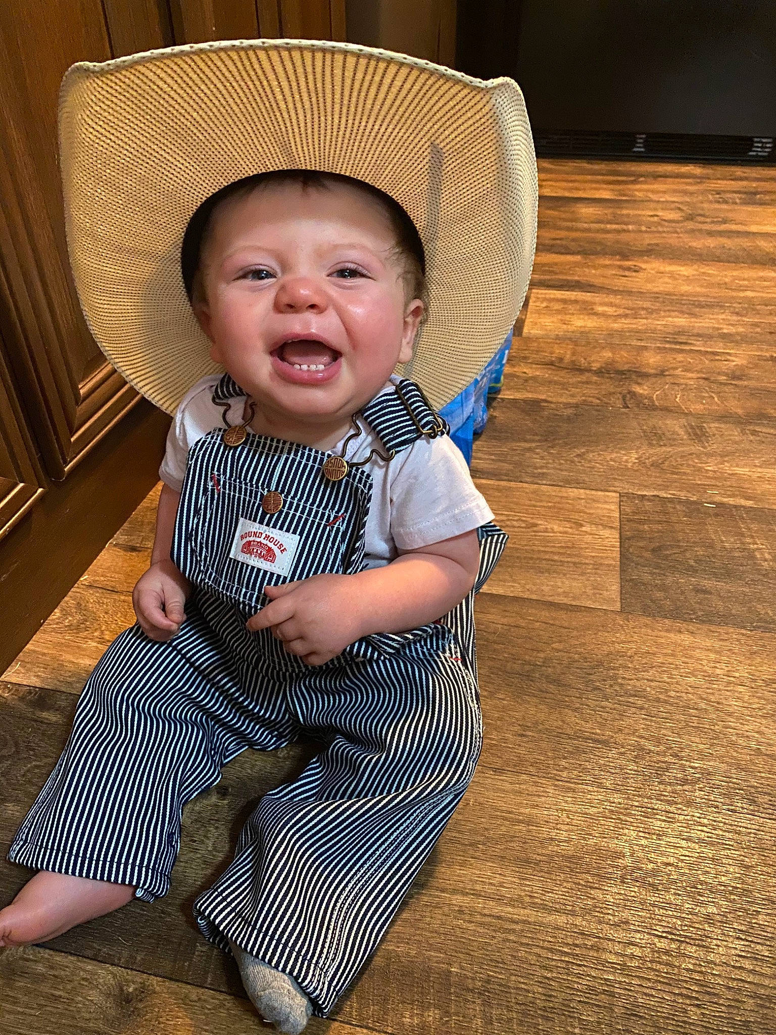 Rex is registered to the contest to win money with this photo: baby, child, cowboy_hat, fashion_accessory, fun, hat, headgear, person, sitting, skin, smile, sun_hat, toddler, vacation