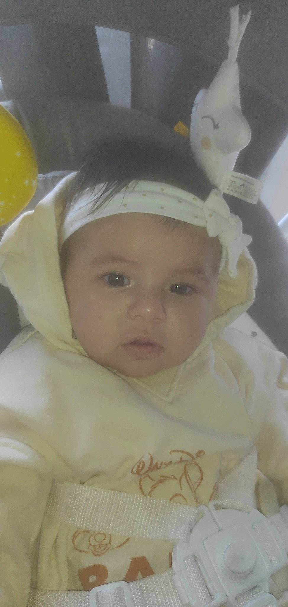 Elina a rejoint le concours — aidez-le/la à gagner de superbes lots ! baby, baby_products, baby_safety, baby_toddler_clothing, cap, cheek, child, comfort, eye, eyebrow, eyelash, fun, happy, headwear, iris, lemon, linens, person, thumb, toddler