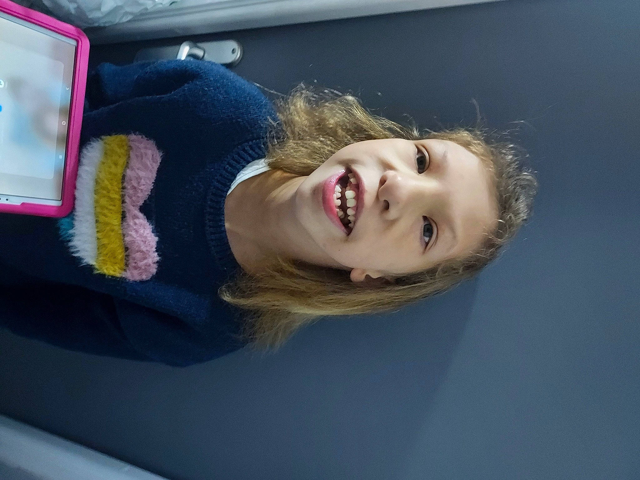 Cécilia participe au concours pour gagner de l'argent avec cette photo : automotive_design, child, comfort, electric_blue, eyelash, flash_photography, fun, lip, luxury_vehicle, magenta, person, portrait_photography, room, skin, smile, vehicle_door