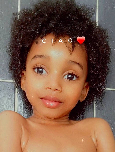 Yliana a rejoint le concours — aidez-le/la à gagner de superbes lots ! black, cheek, chin, eye, eyebrow, eyelash, face, facial_expression, forehead, hair, hairstyle, head, jheri_curl, lip, lipstick, muscle, nose, organ, person, skin