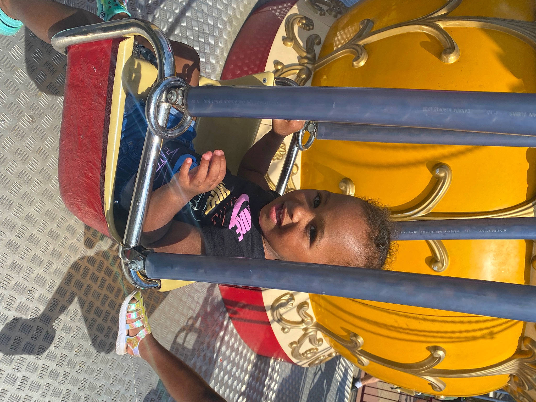 Alaia is registered to the contest to win money with this photo: child, city, electric_blue, fun, leisure, person, recreation, t_shirt, toddler, walking_shoe, wood