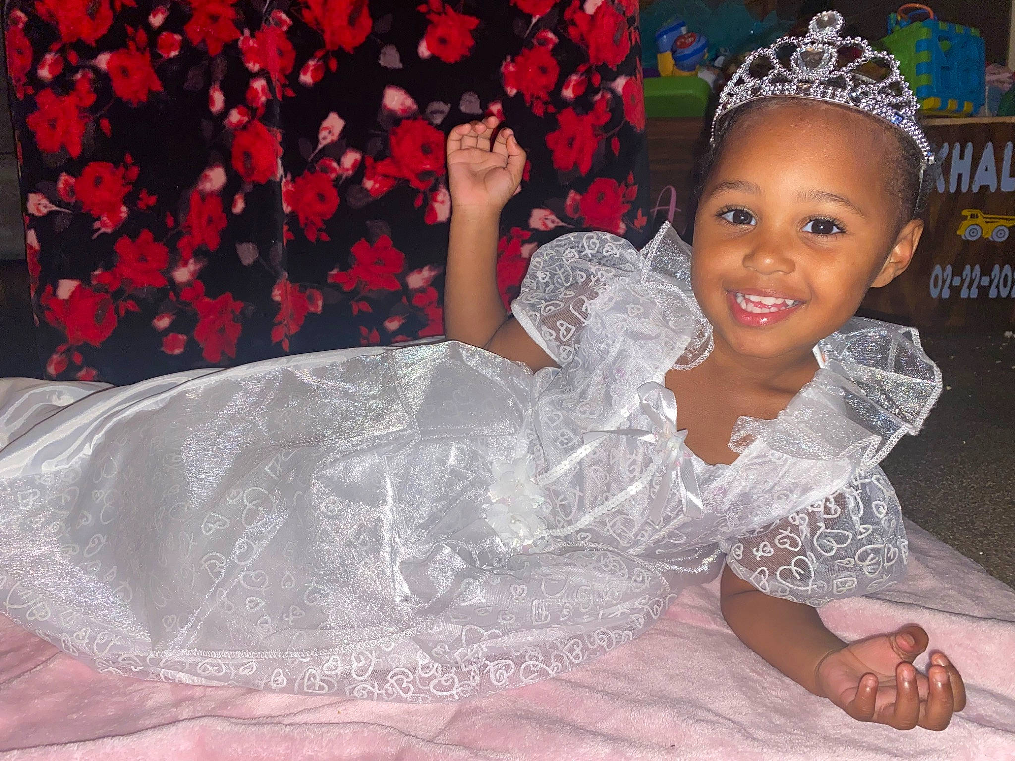 Alaia is registered to the contest to win money with this photo: arm, black_hair, embellishment, facial_expression, fashion, flash_photography, flower, fun, hair, hairstyle, happy, headpiece, human_body, joy, leg, person, pink, plant, skin, smile