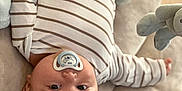 Elvis participe au concours pour gagner de l'argent avec cette photo : baby, pacifier, striped_clothing, plush_toy, cushion, soft_fabric, infant, lying_down, indoors, cute, child, face, head, sleepwear, comfort, toy, baby_girl, baby_boy, closeup, resting