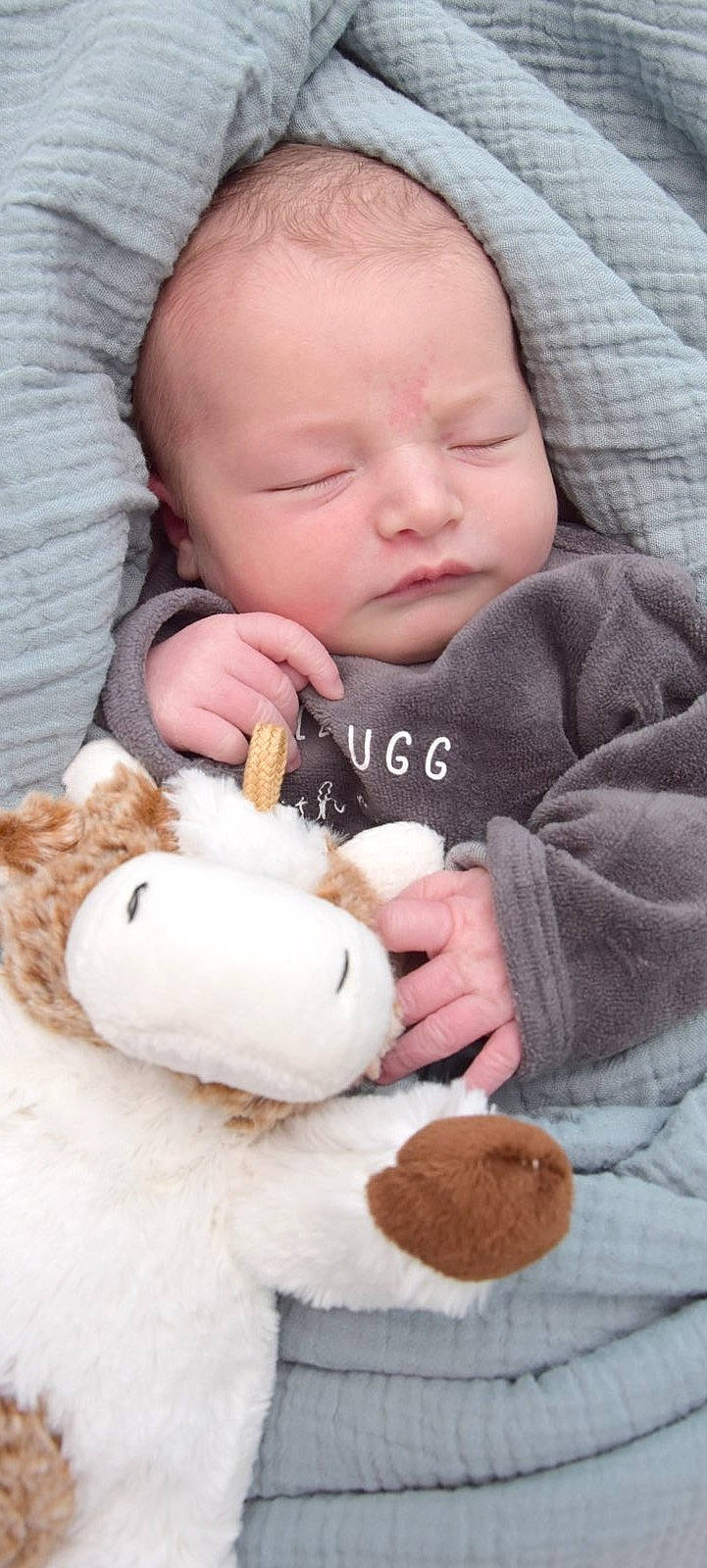 Anastasia a rejoint le concours — aidez-le/la à gagner de superbes lots ! baby, baby_sleeping, baby_toddler_clothing, cheek, child, comfort, finger, gesture, head, human_body, linens, nail, nose, person, skin, stuffed_toy, teddy_bear, textile, thumb, toddler