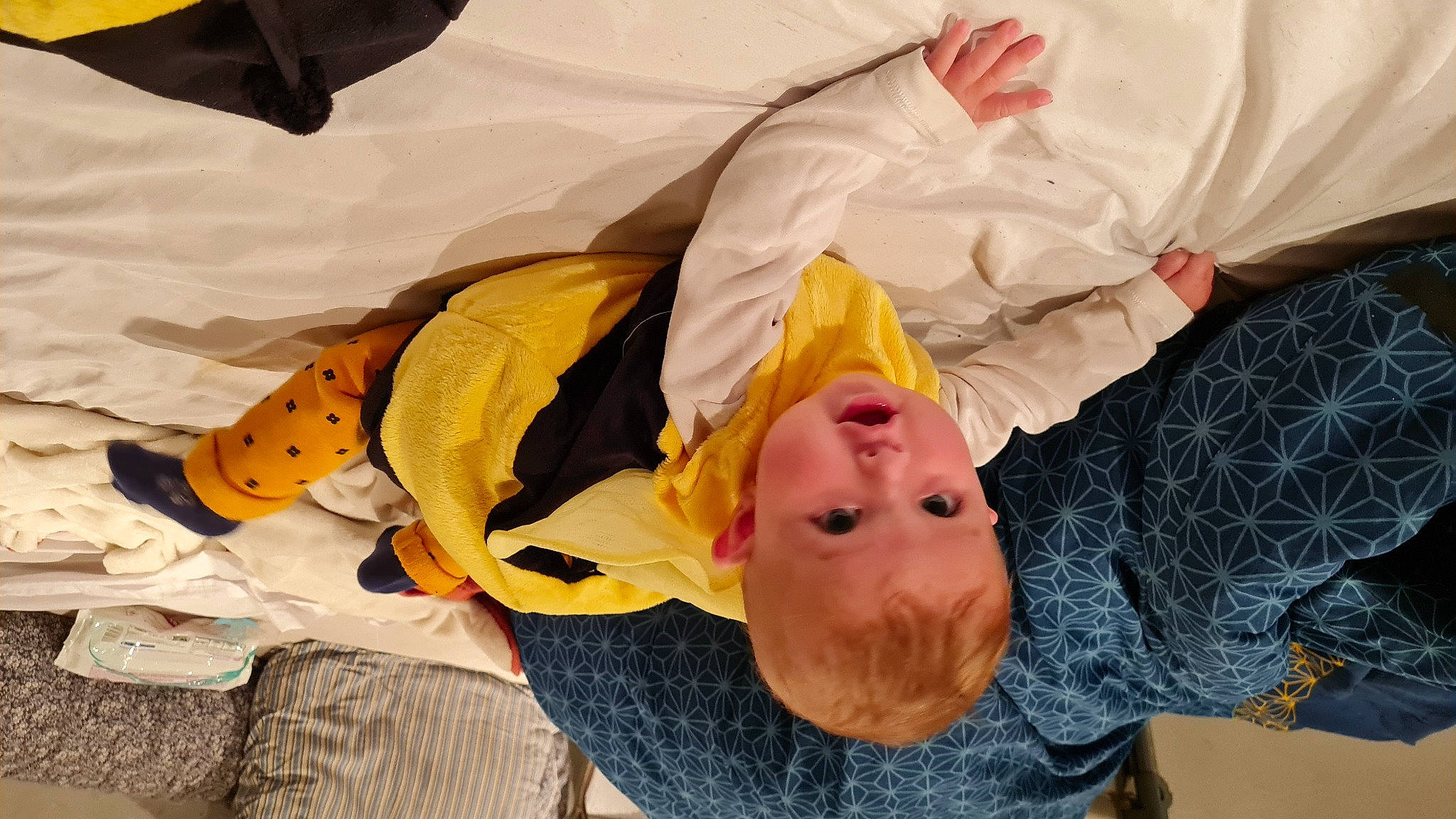 Anastasia participe au concours pour gagner de l'argent avec cette photo : child, comfort, flooring, fun, fur, gesture, happy, leisure, linens, mouth, orange, person, room, sitting, smile, yellow