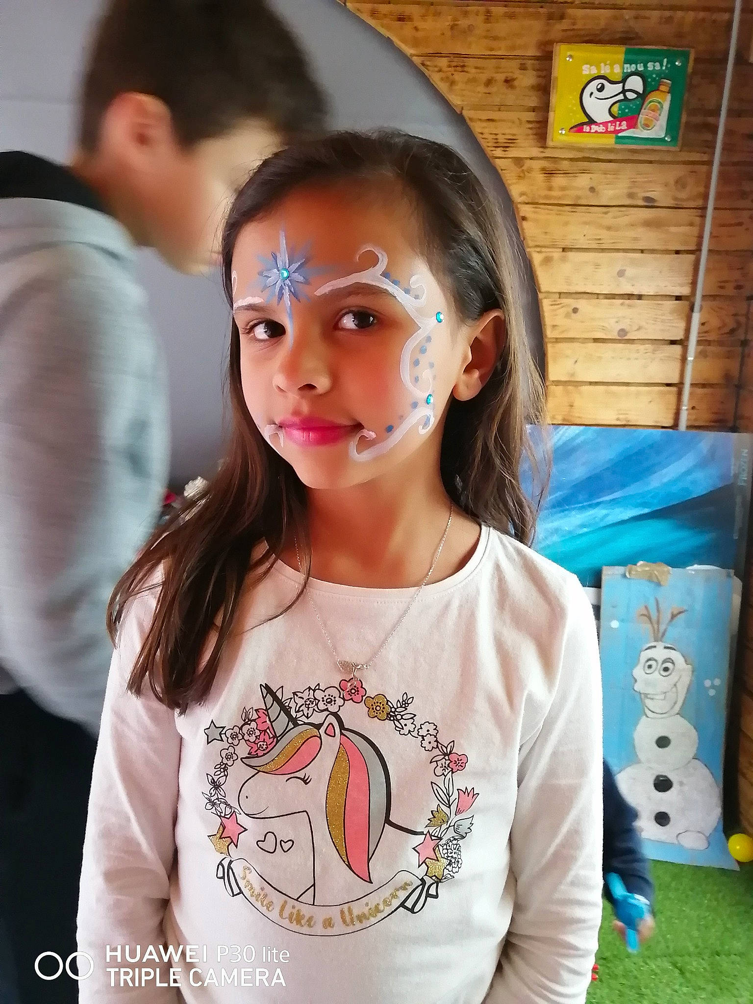 Laïna participe au concours pour gagner de l'argent avec cette photo : beauty, black_hair, child, cool, eyewear, facial_expression, forehead, fun, hair, happy, human, mouth, neck, person, shoulder, skin, sleeve, street_fashion, t_shirt, vertebrate