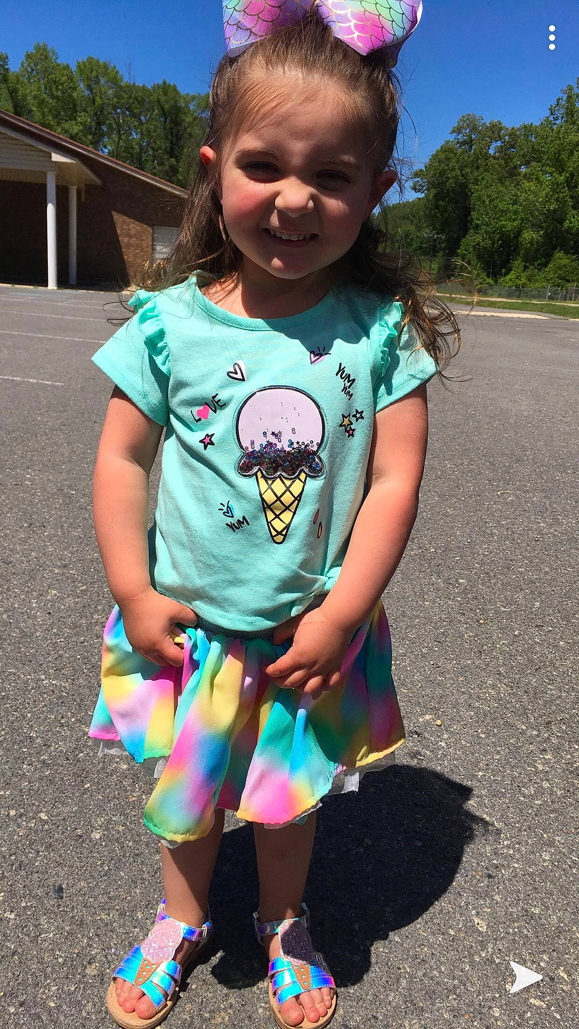 Nova is registered to the contest to win money with this photo: child, dress, green, joy, pattern, person, pink, play, shorts, sleeve, smile, style, summer, t_shirt, toddler, turquoise, vacation