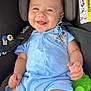 Swann a rejoint le concours — aidez-le/la à gagner de superbes lots ! baby, child, smiling, blue_clothing, romper, car_seat, teething_toy, happy, infant, seatbelt, closeup, indoor, cute, person, mickey_mouse, toy, skin, face, head, sitting