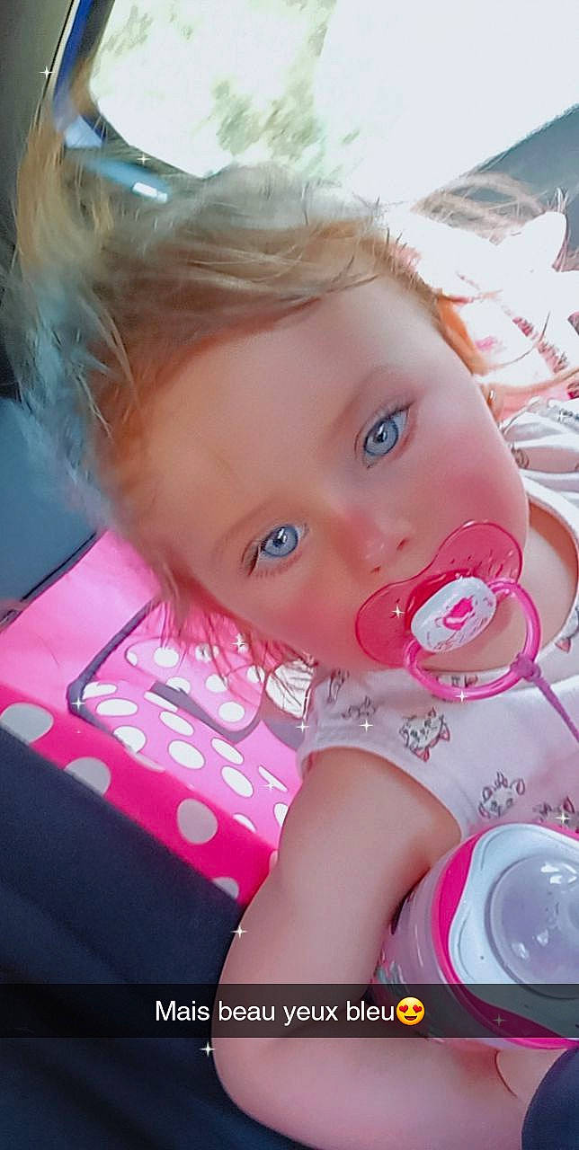 Laïana a rejoint le concours — aidez-le/la à gagner de superbes lots ! baby, baby_products, baby_toddler_clothing, blond, cheek, child, chin, eyebrow, eyelash, fun, happy, iris, lip, magenta, mouth, nose, people, person, pink, skin