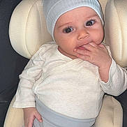 Imrân participe au concours pour gagner de l'argent avec cette photo : baby, infant, child, car_seat, beanie, hat, clothing, hand, fingers, face, eyes, cute, comfort, seat, ribbed_pants, sitting, indoor, portrait, young_child, casual