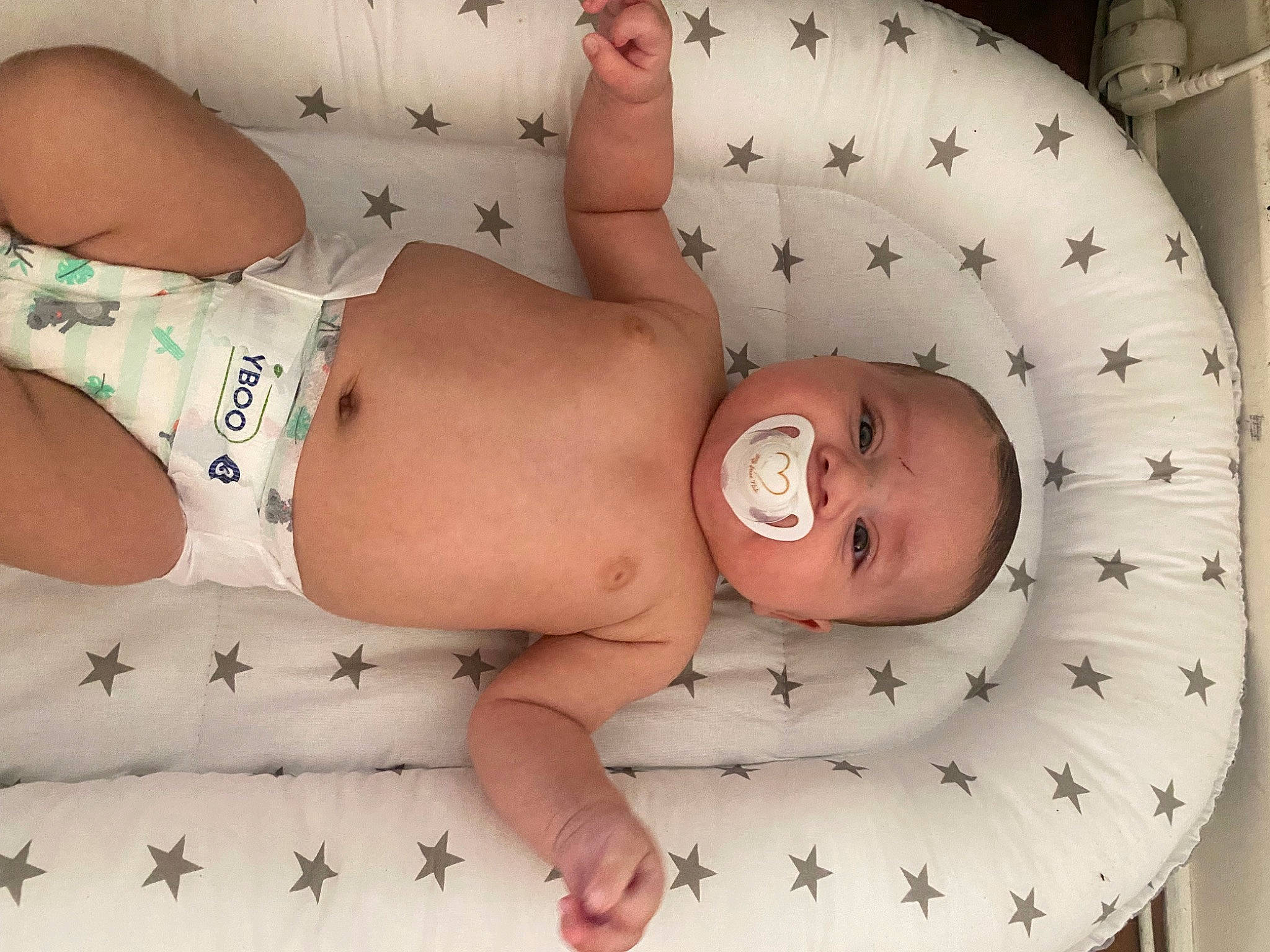 Nahyl participe au concours pour gagner de l'argent avec cette photo : abdomen, baby, brassiere, chest, child, comfort, finger, foot, human_leg, knee, lingerie_top, navel, pattern, person, skin, stomach, swimsuit_top, thigh, toddler, trunk