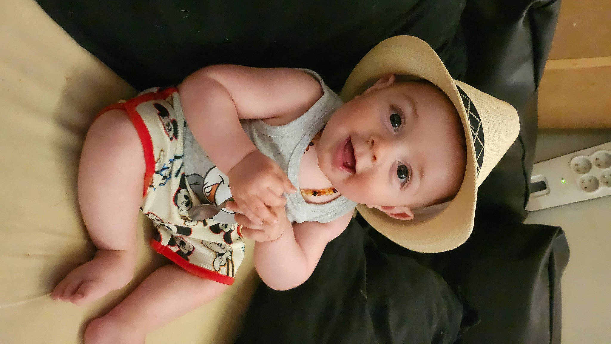 Eden a rejoint le concours — aidez-le/la à gagner de superbes lots ! baby, cheek, dress, eyelash, finger, gesture, hand, happy, hat, headgear, headwear, iris, joy, lip, mammal, mouth, nose, person, skin, smile