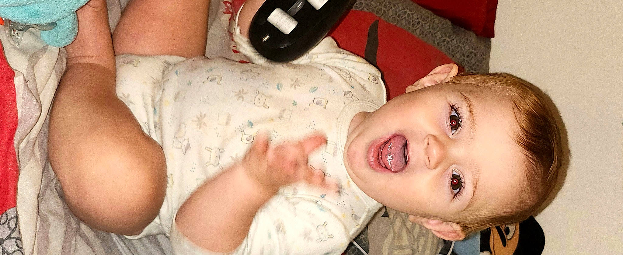 Eden participe au concours pour gagner de l'argent avec cette photo : abdomen, baby, cheek, chest, child, comfort, elbow, eyelash, finger, gesture, happy, mouth, muscle, nail, neck, nose, organ, person, skin, toddler