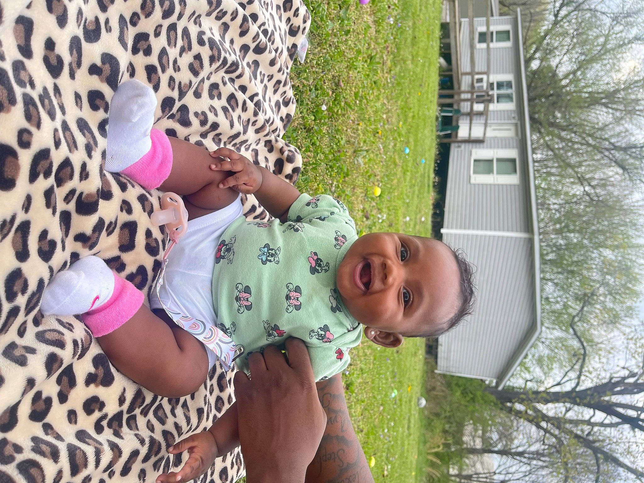 Kambriella is registered to the contest to win money with this photo: arm, baby_toddler_clothing, child, foot, fun, grass, green, happy, human_leg, leisure, pattern, person, plant, sandal, skin, sky, smile, thigh, toddler, tree