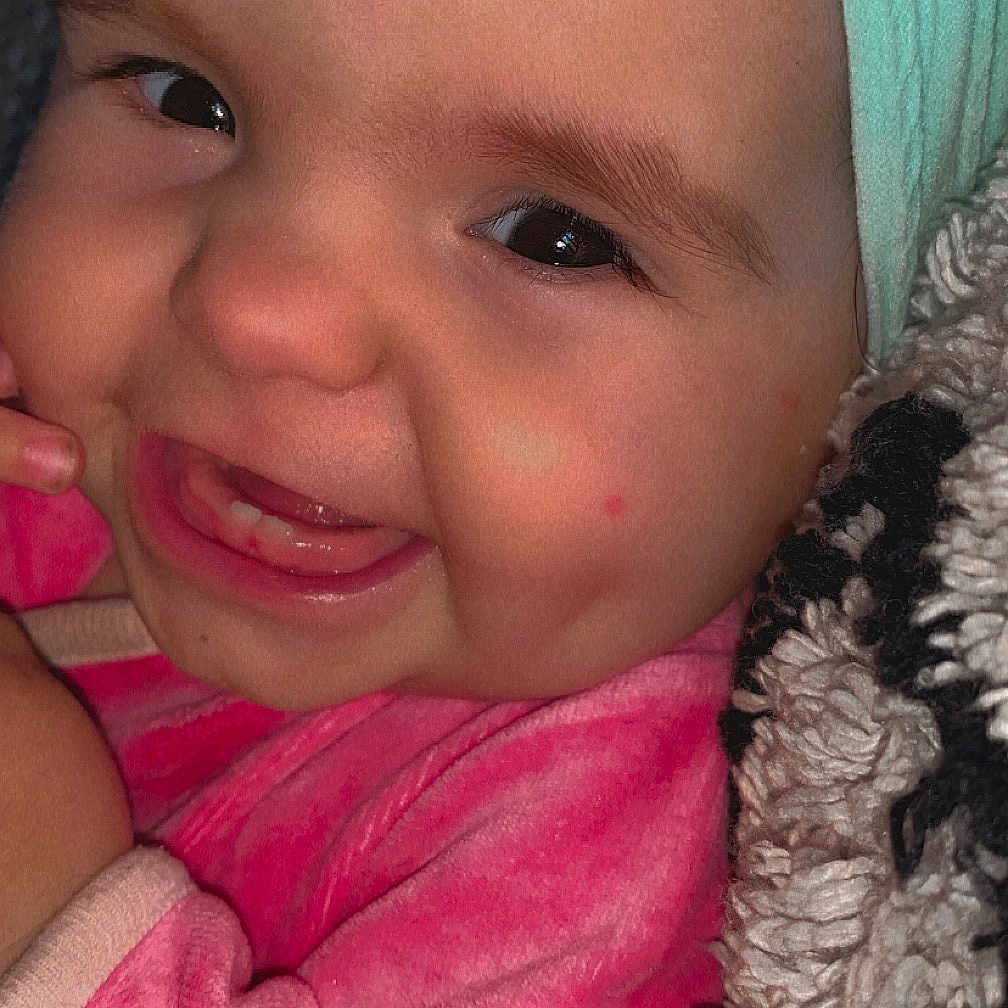 Lylou a rejoint le concours — aidez-le/la à gagner de superbes lots ! baby, bodypart, bonnet, cap, clothing, coat, face, happy, hat, head, jacket, laughing, mouth, newborn, person, photography, portrait, selfie, smile, teeth