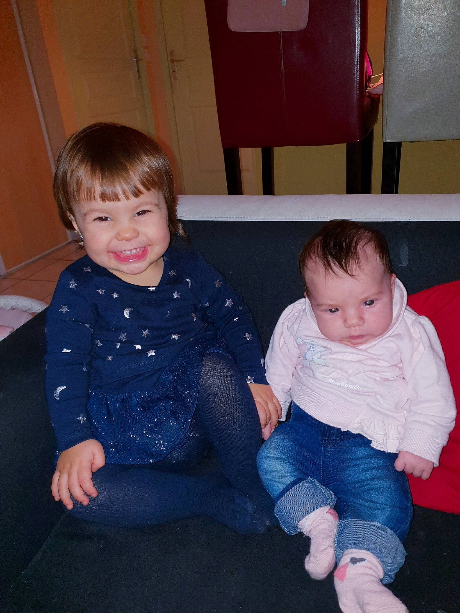 Leana Louna participe au concours pour gagner de l'argent avec cette photo : baby, cheek, child, cousin, eye, face, family, fun, iris, joy, lap, leg, people, person, sibling, sitting, skin, smile, standing, toddler