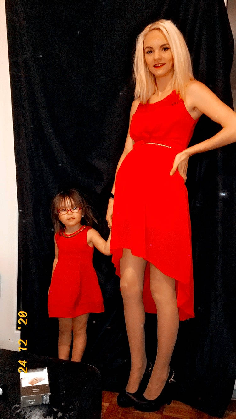 Lëana participe au concours pour gagner de l'argent avec cette photo : blond, bridal_party_dress, brown_hair, clothing, cocktail_dress, curtain, day_dress, dress, fashion, fashion_design, fashion_model, formal_wear, high_heels, human_leg, joint, joy, long_hair, makeover, one_piece_garment, person