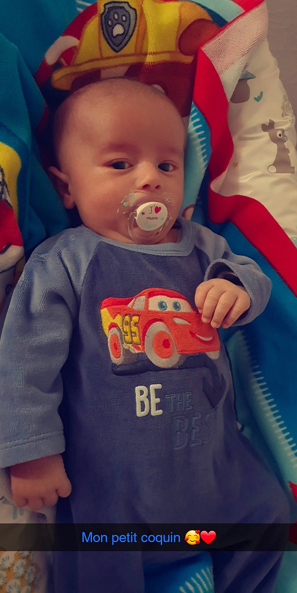 Calvin a rejoint le concours — aidez-le/la à gagner de superbes lots ! baby, baby_toddler_clothing, cheek, cool, eye, face, facial_expression, finger, happy, head, iris, lip, mouth, nose, orange, person, product, skin, sleeve, t_shirt