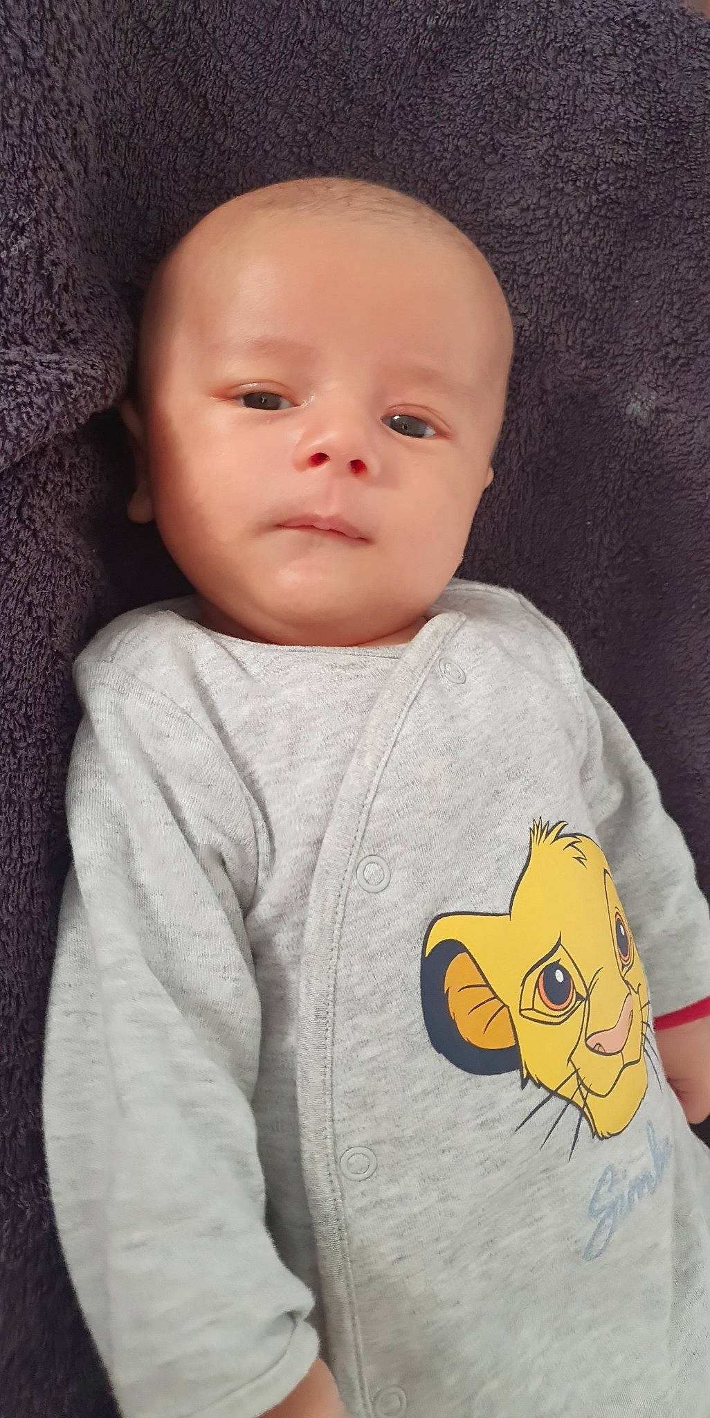 Calvin participe au concours pour gagner de l'argent avec cette photo : baby, baby_toddler_clothing, cheek, chin, comfort, cool, eye, eyebrow, facial_expression, hairstyle, head, iris, lip, mouth, neck, nose, person, product, skin, sleeve